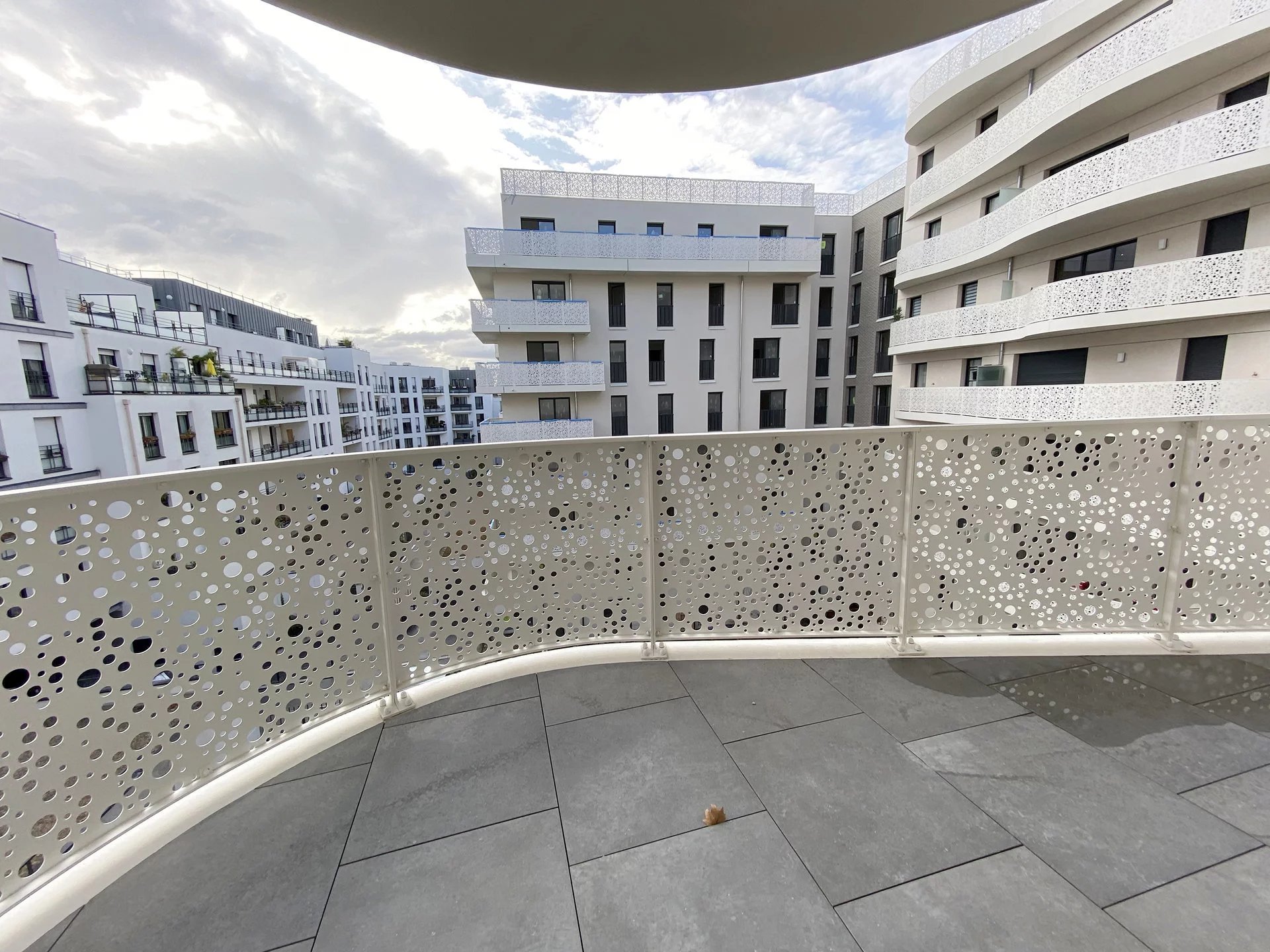 NEUILLY/SEINE - ÎLE DE LA JATTE - A LOUER VIDE - TRES BEAU 2 PIÈCES DE 48 M2   - BALCON