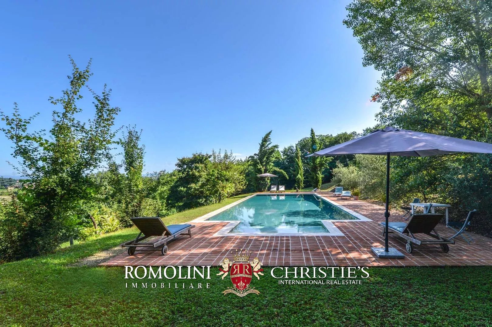 6 Bedroom Villa/Townhouse's Image 22