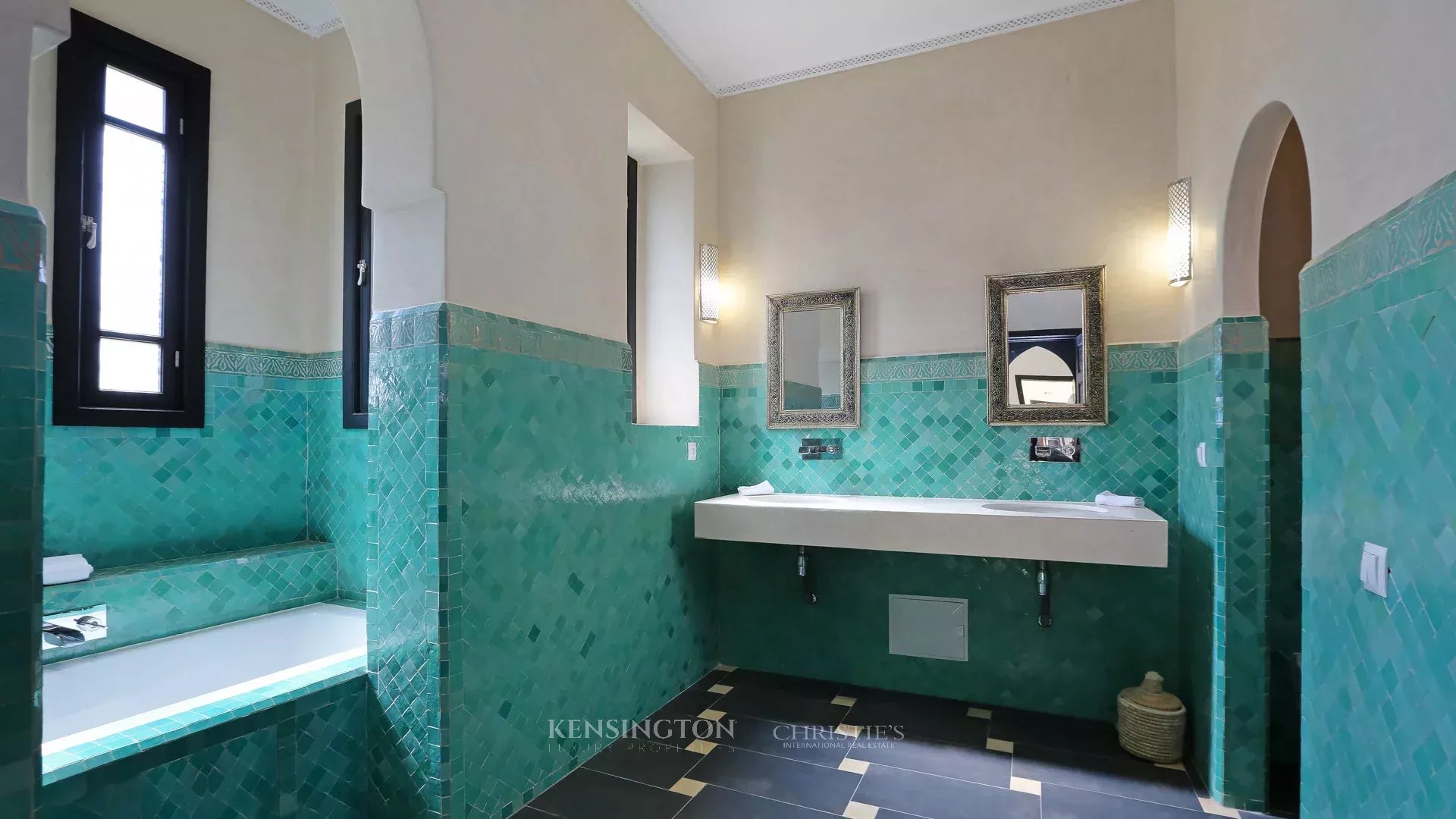 6 Bedroom Villa/Townhouse's Image 10