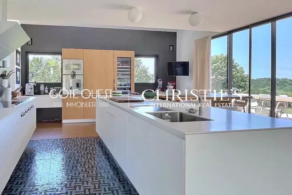 5 Bedroom Villa/Townhouse's Image 3