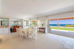 GOLFE-JUAN – VUE MER PANORAMIQUE - 4 PIECES AVEC VASTE JARDIN — photo 4 of 7