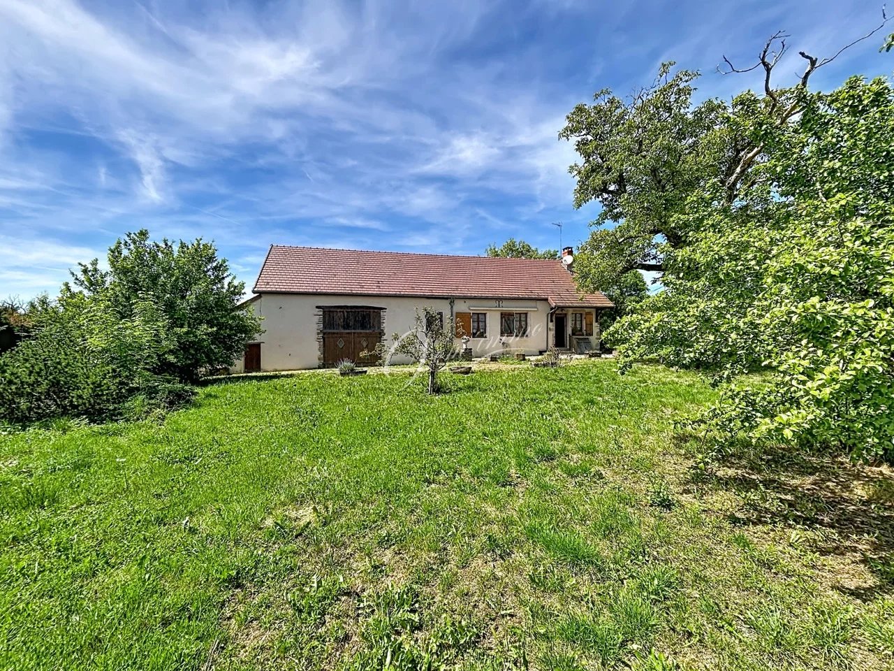 Secteur LIERNAIS, maison à rafraîchir avec jardin