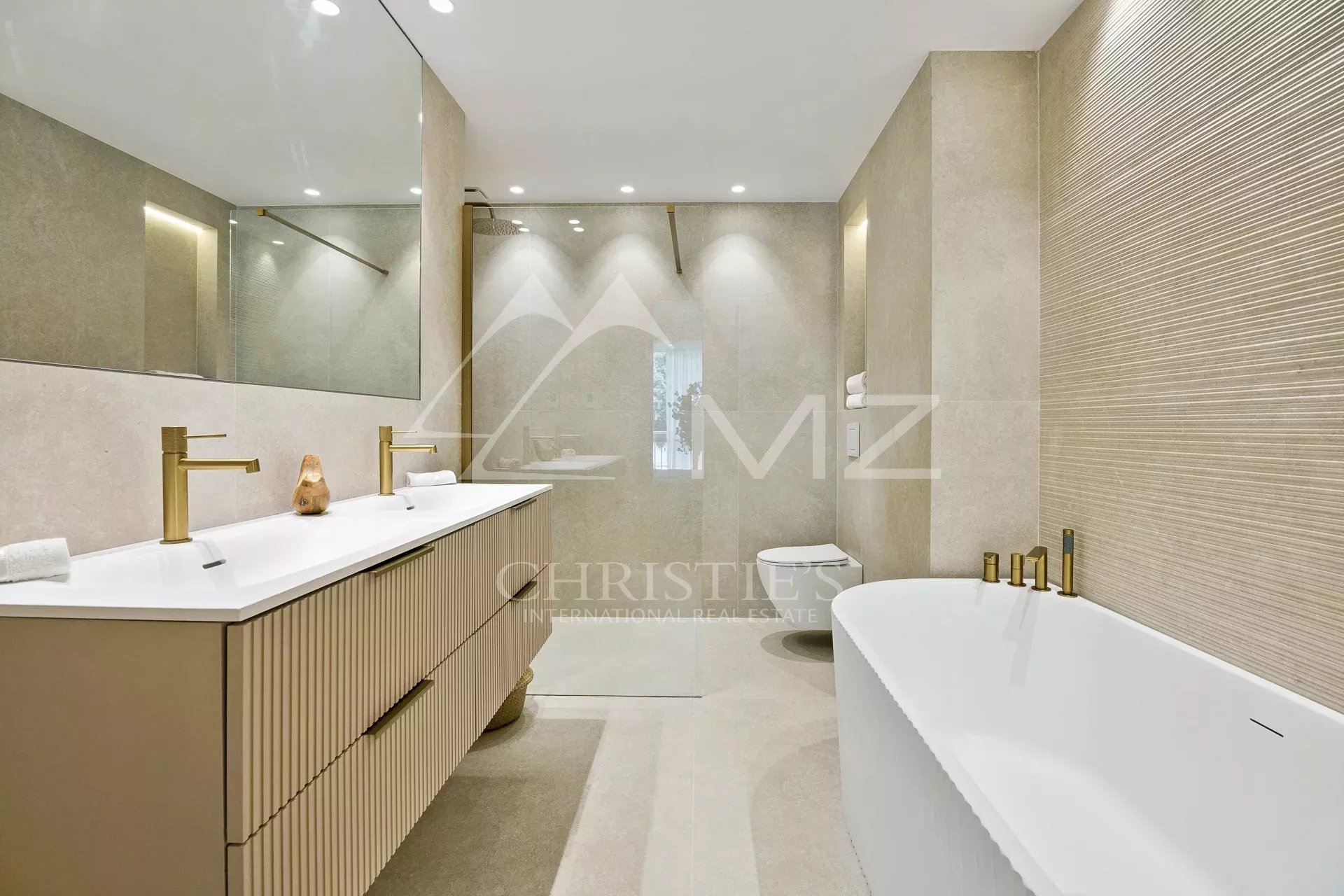 2 Bedroom Apartment/Flat's Image 7
