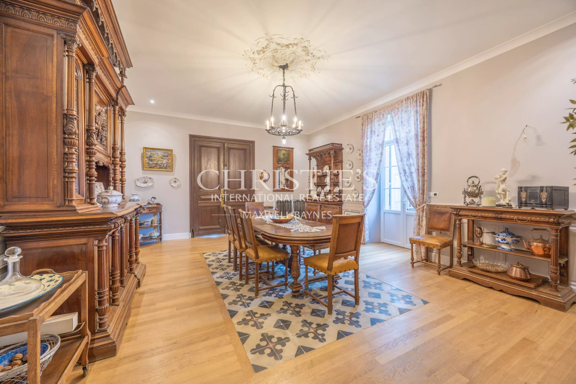 10 Bedroom Chateau's Image 13