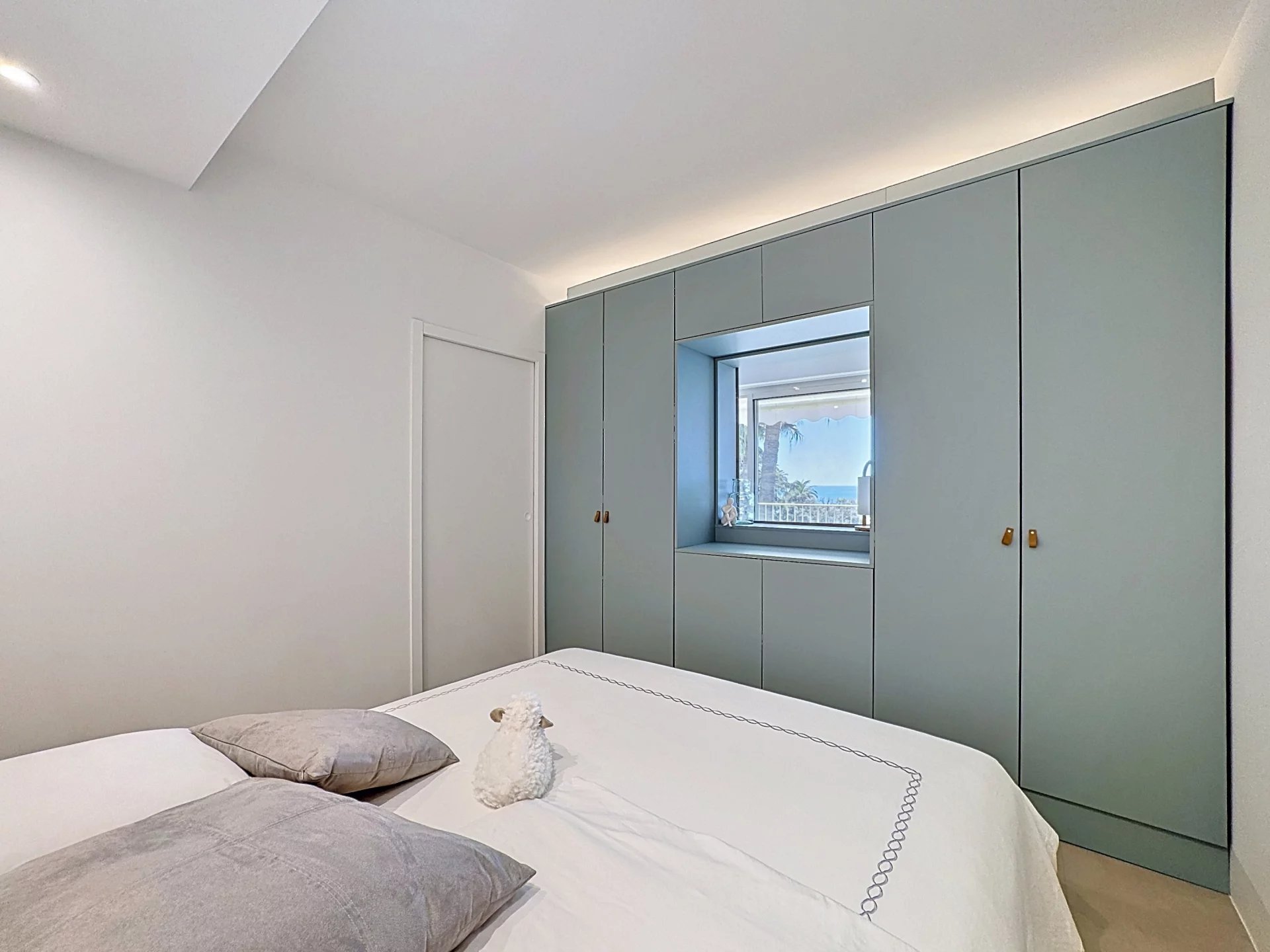 Modern 1-Bedroom Apartment with Panoramic Sea Views