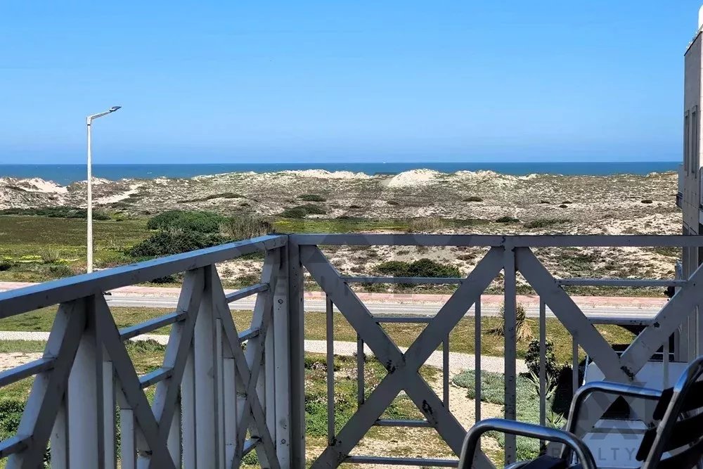 Apartamento T2 em frente à praia e com vista de mar