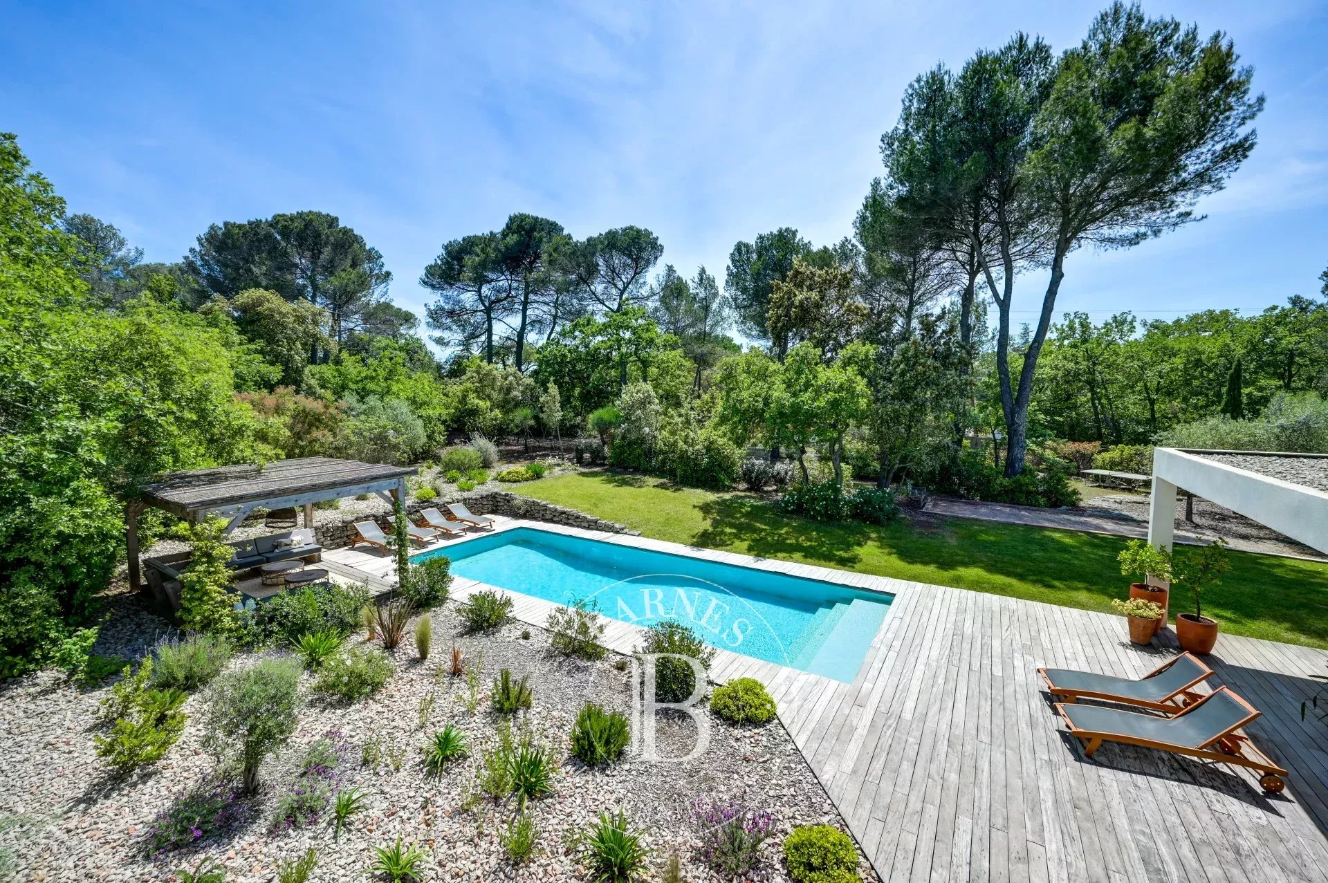 AIX-EN-PROVENCE – BEAUTIFUL CONTEMPORARY VILLA – 5 BEDROOMS – STUDIO – PEACEFUL SETTING