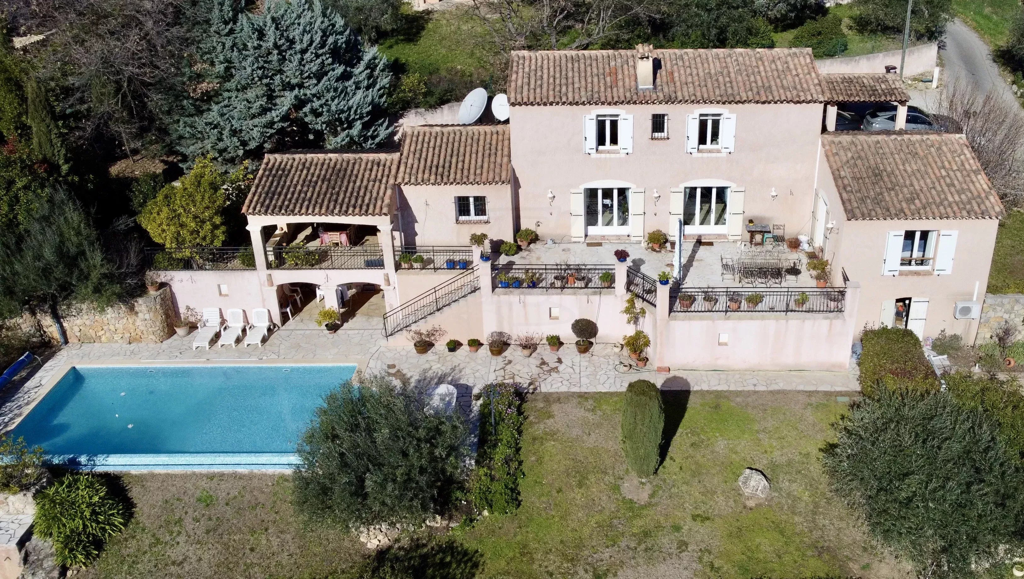 Peaceful haven with pool and exceptional views, In Seillans