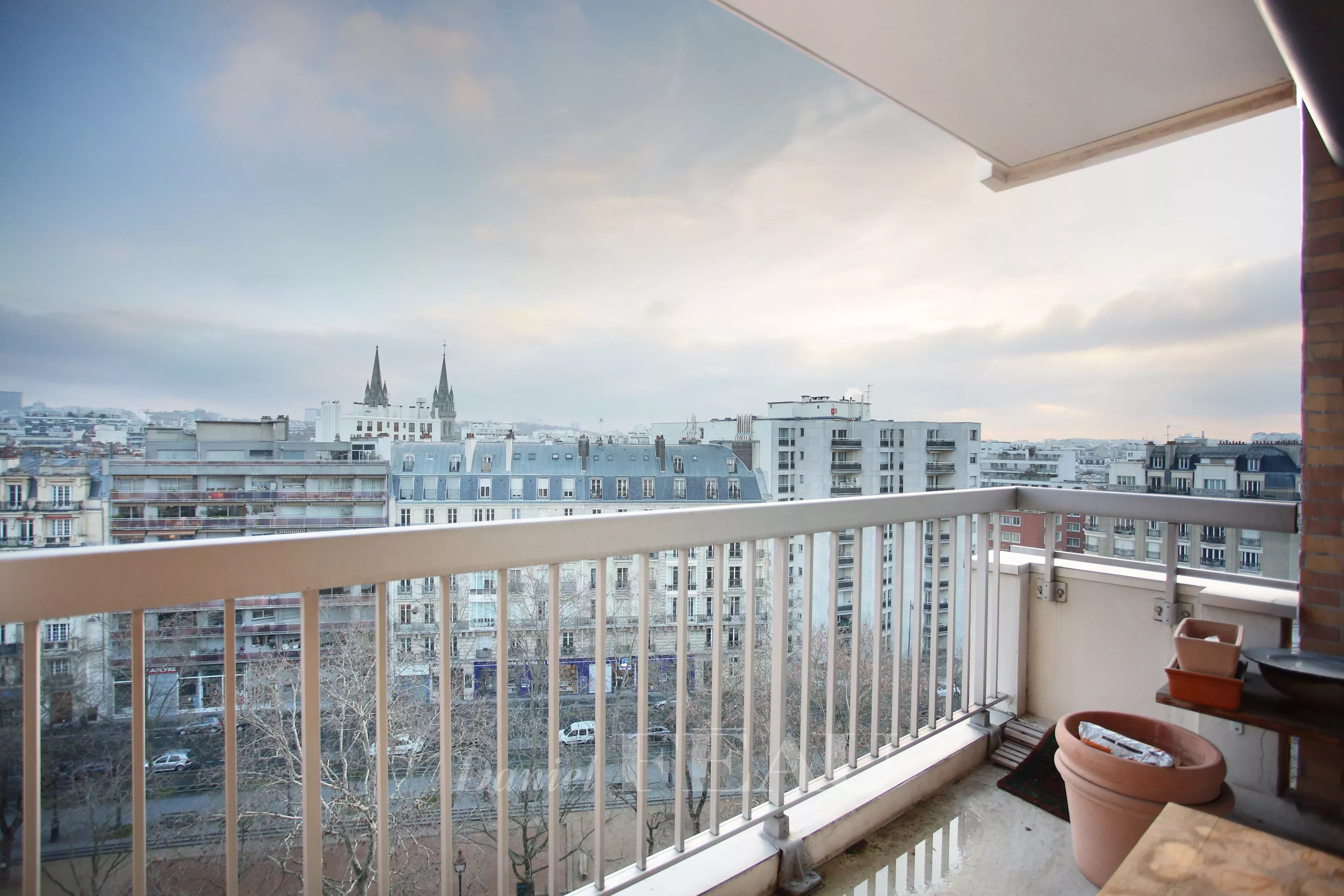 Sale Apartment Paris 11th