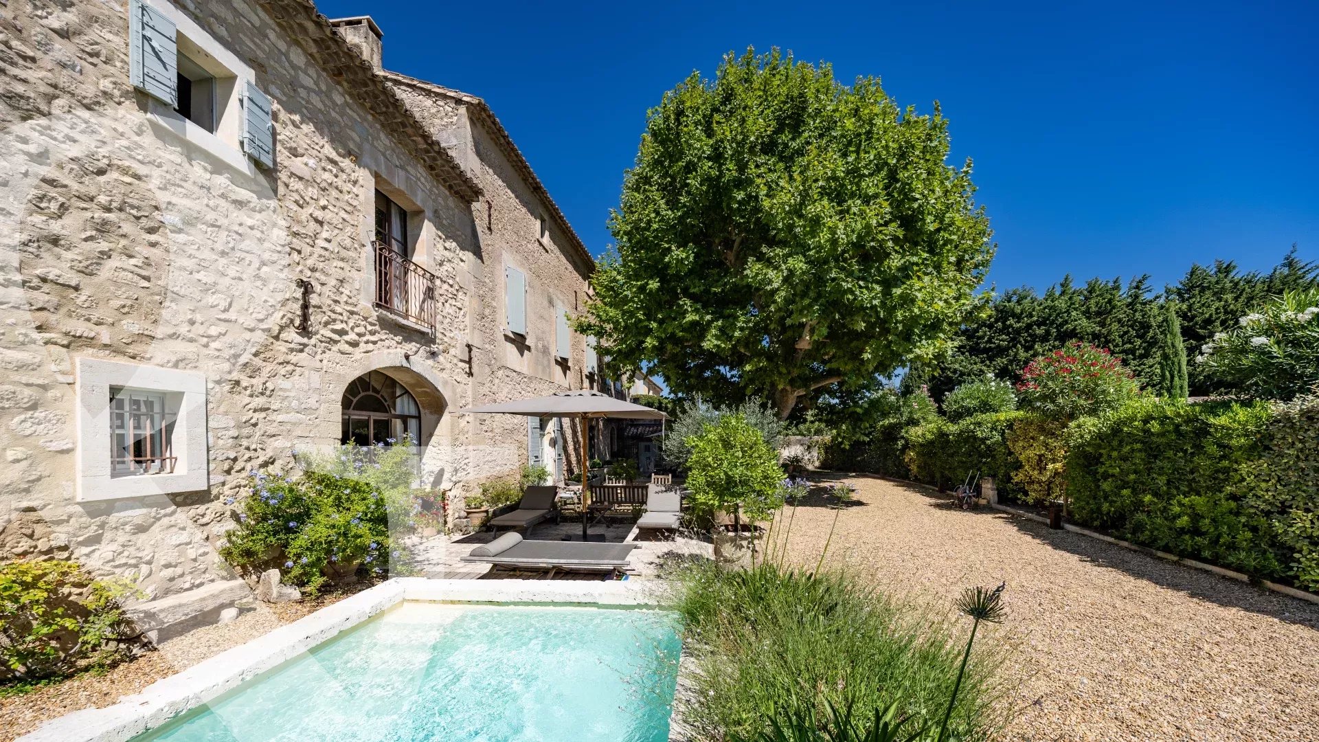 CHARME ET AUTHENTICITE