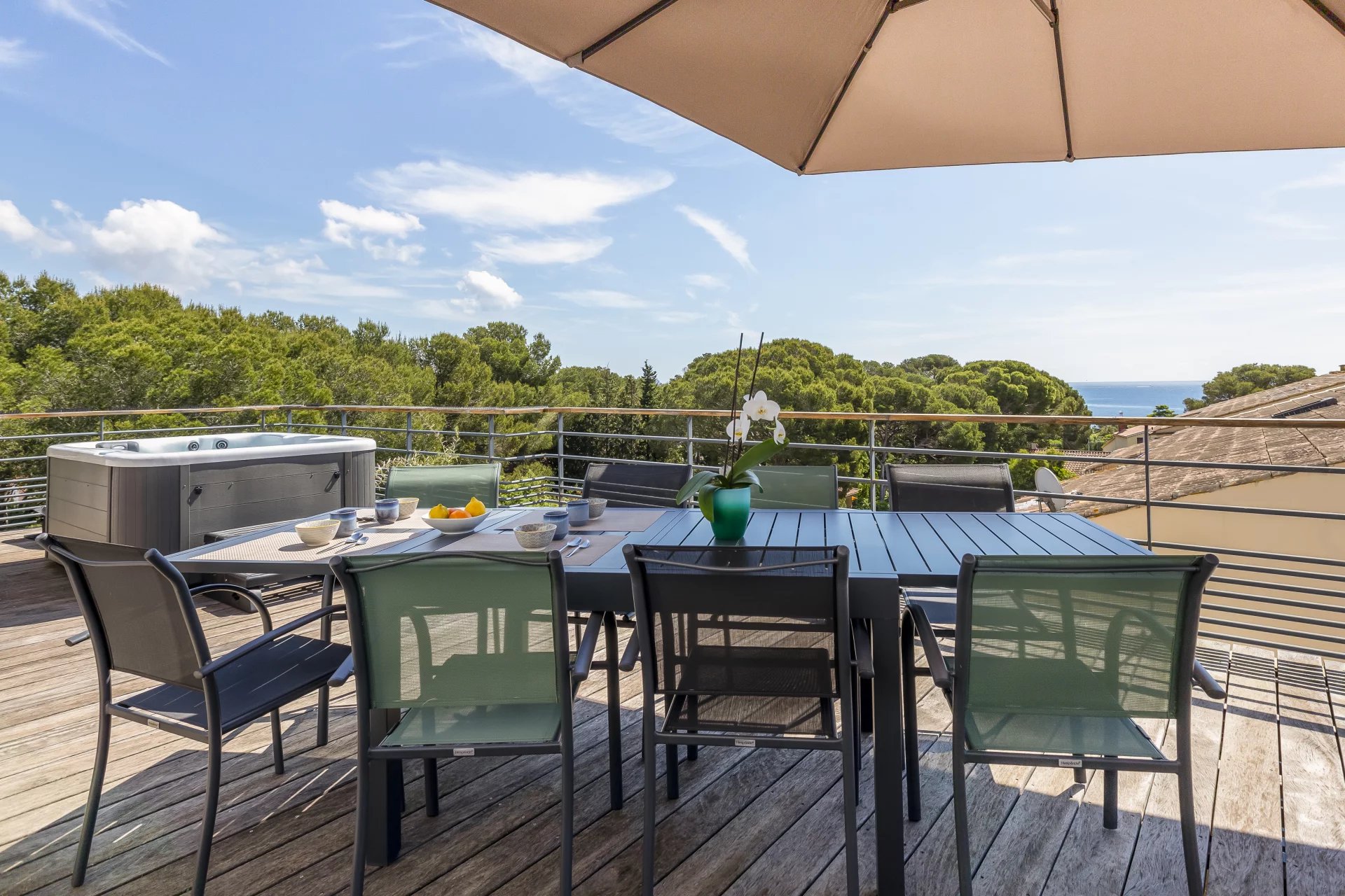 Bright penthouse with large terrace - Saint Aygulf