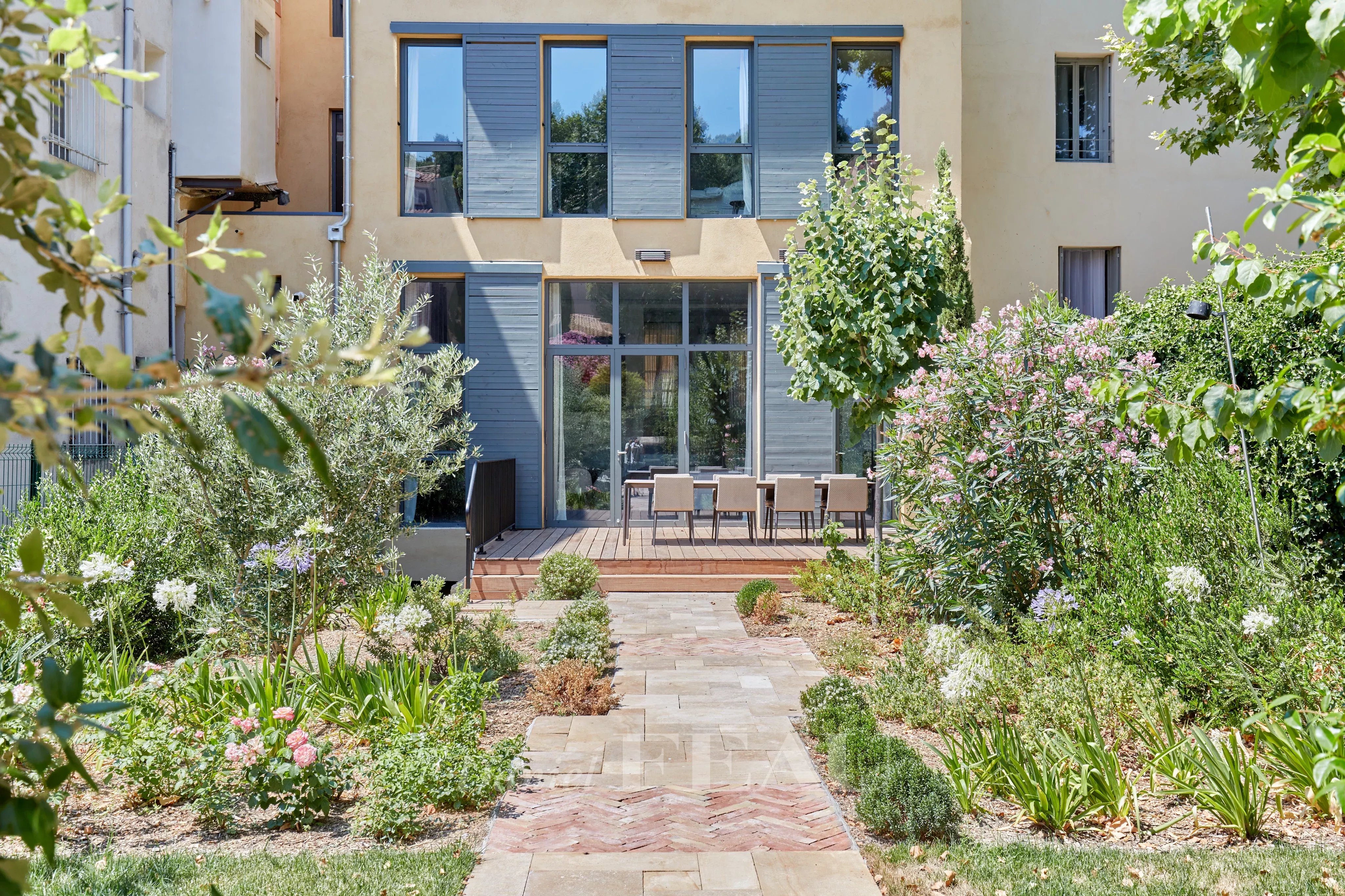 Aix-en-Provence - Élégante maison de ville avec piscine et garage