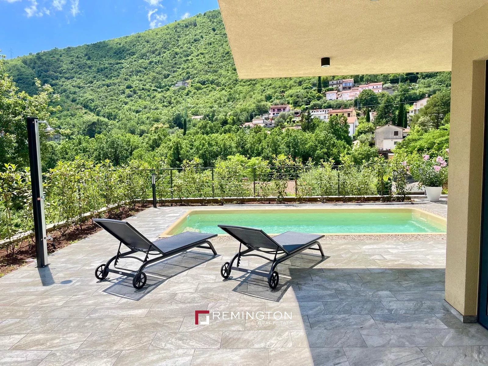 4 Bedroom Villa/Townhouse's Image 7