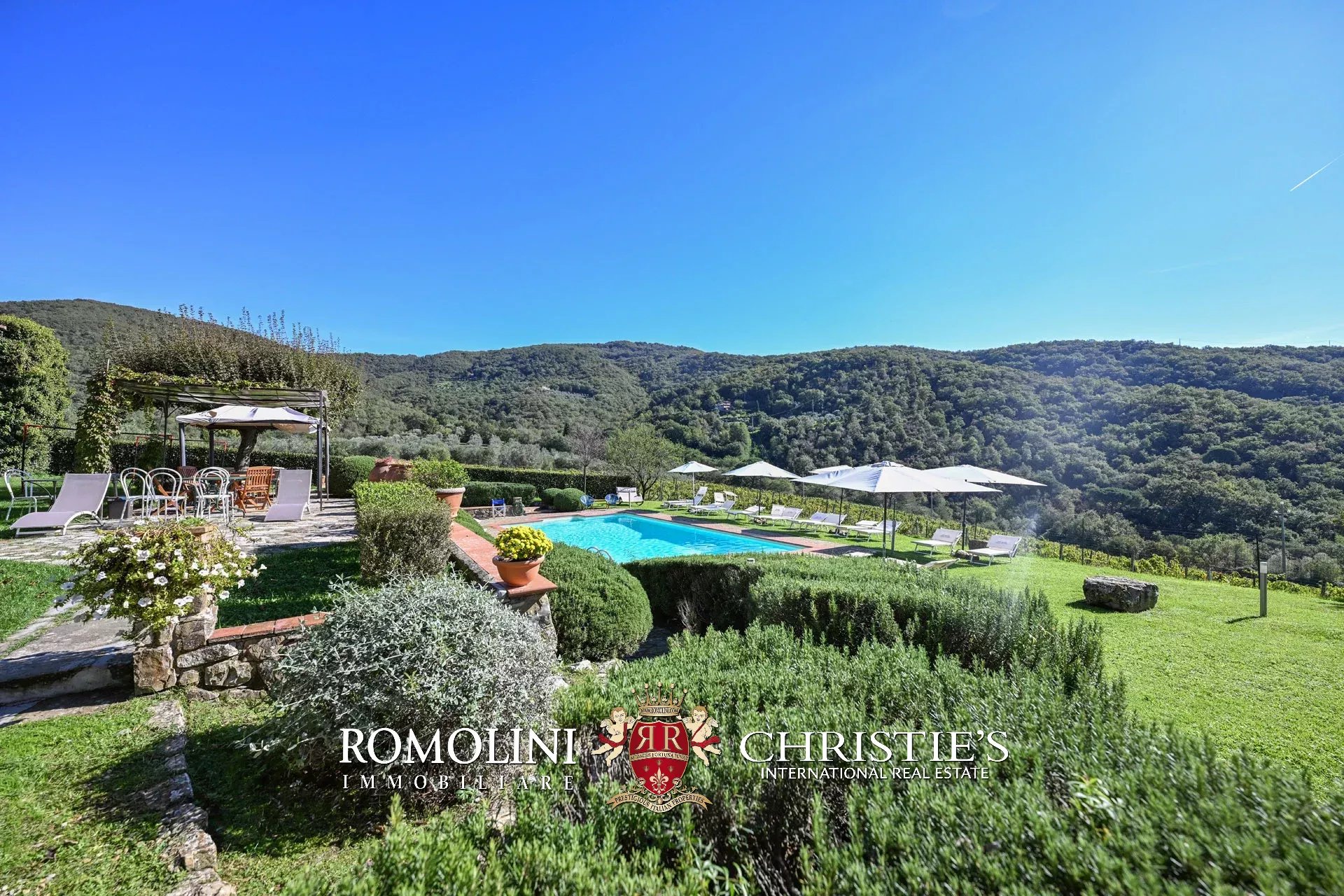 17 Bedroom Vineyard's Image 20