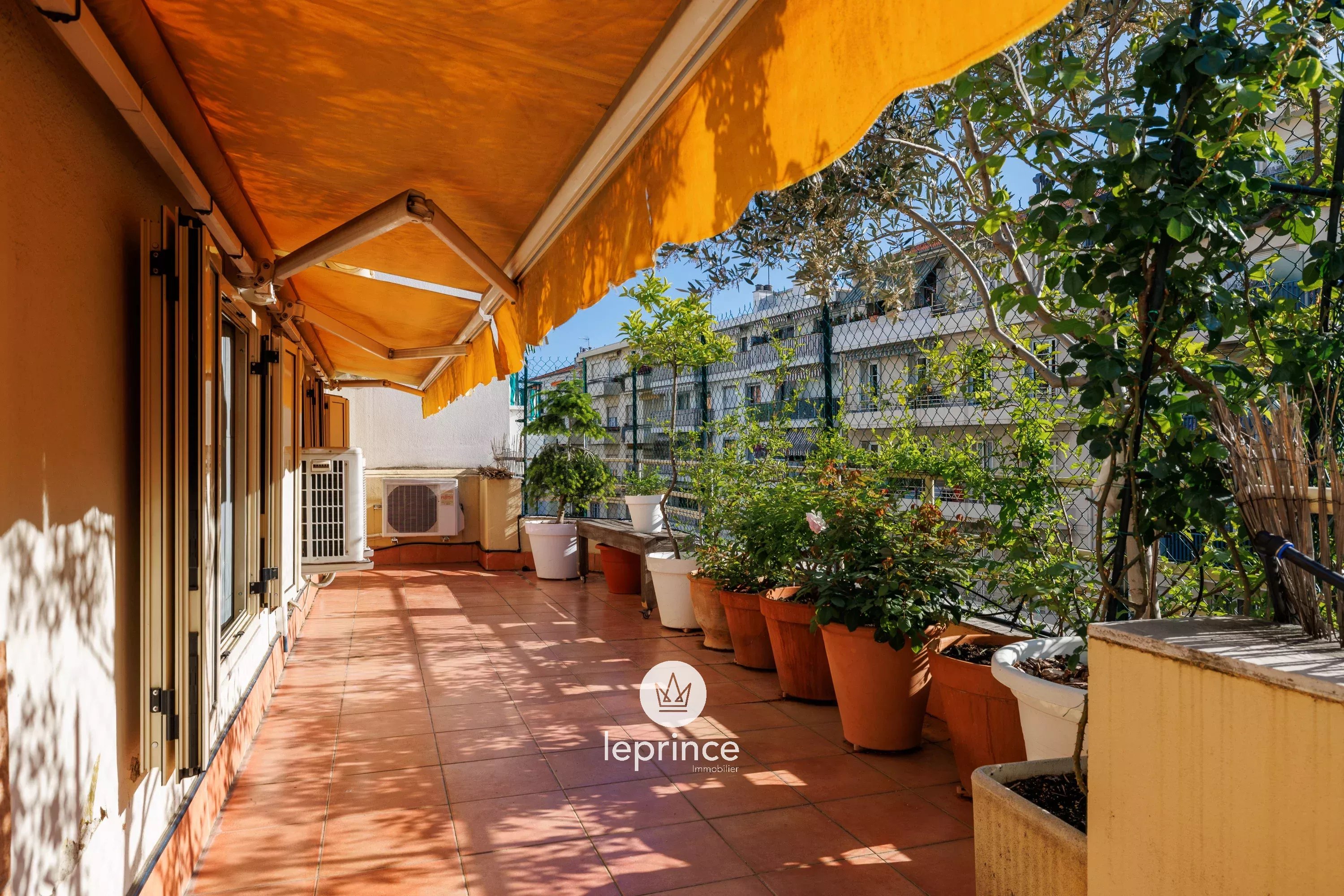 Nice – Fleurs – 2 Bedroom – Top Floor – Terrace