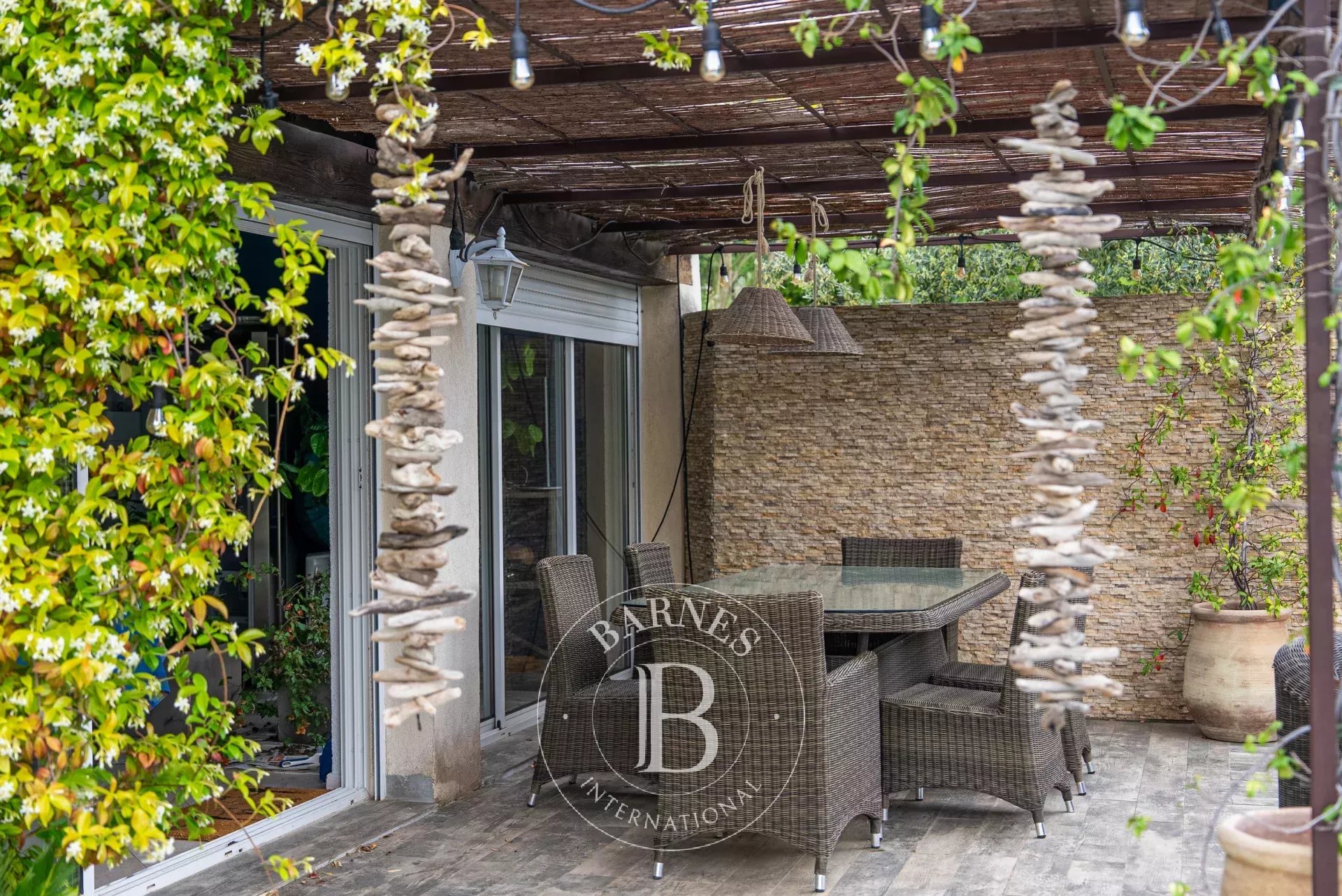 UNDER SALE OFFER - ÉGUILLES – SINGLE-STOREY VILLA – 205 SQM – INDEPENDENT ONE-BEDROOM APARTMENT – POOL – PANORAMIC VIEW – ABSOLUTE TRANQUILITY - picture 39