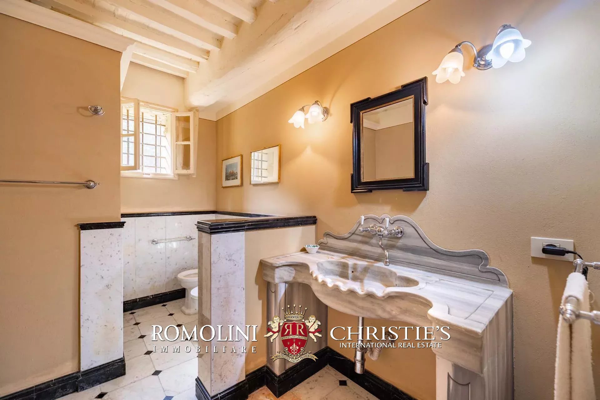 6 Bedroom Villa/Townhouse's Image 43