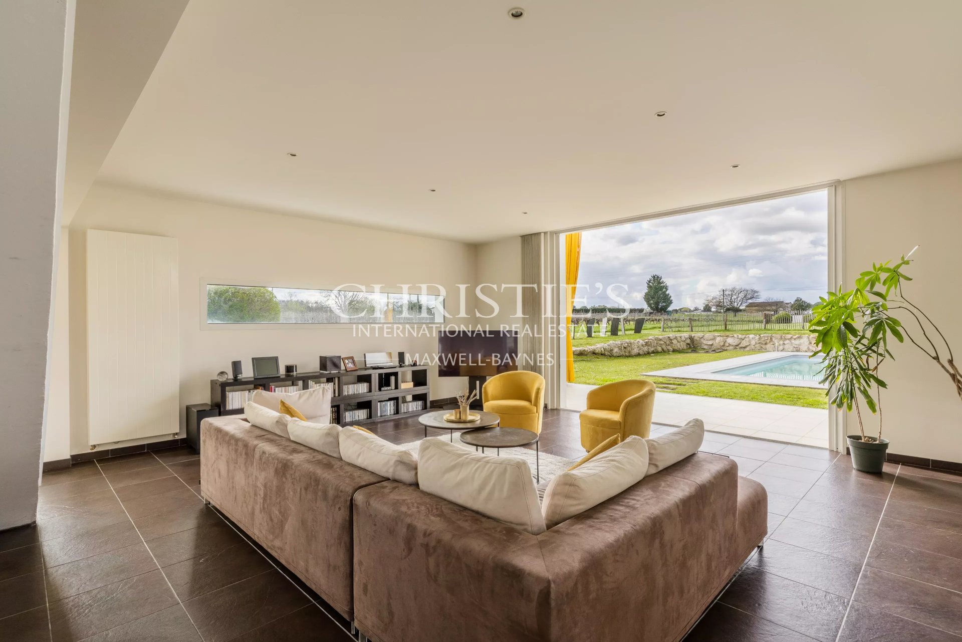 4 Bedroom Villa/Townhouse's Image 4