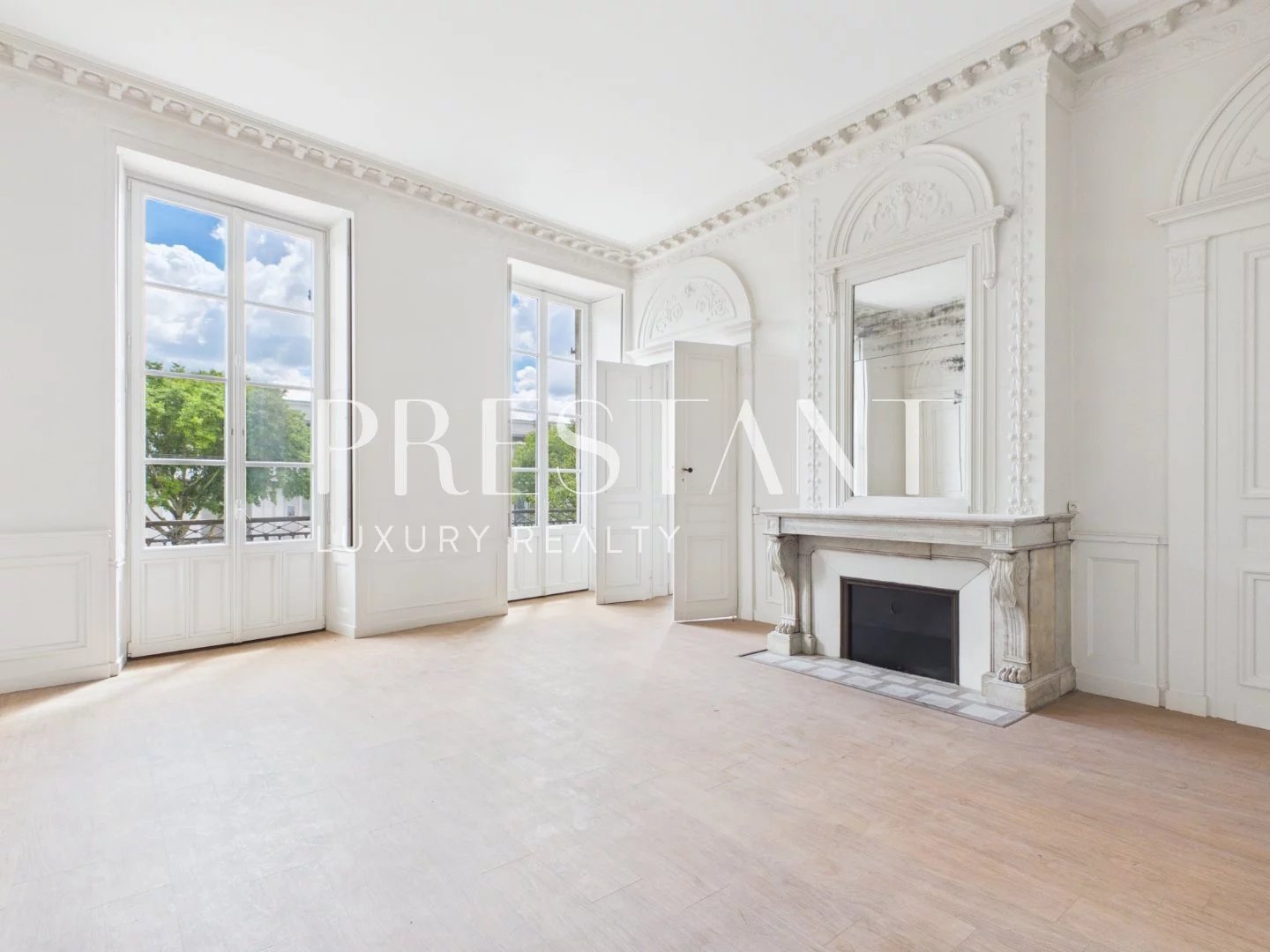 BORDEAUX CHARTRONS - APPARTEMENT BOURGEOIS AVEC BALCON - POSSIBILITE T4