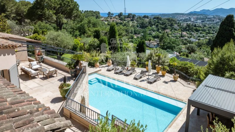 Mougins