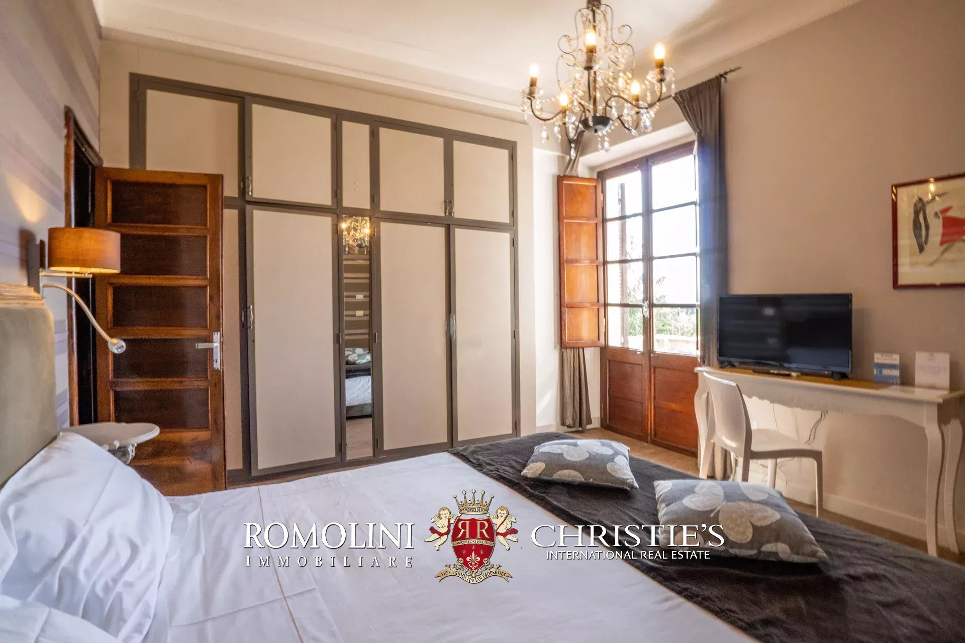 6 Bedroom Villa/Townhouse's Image 36