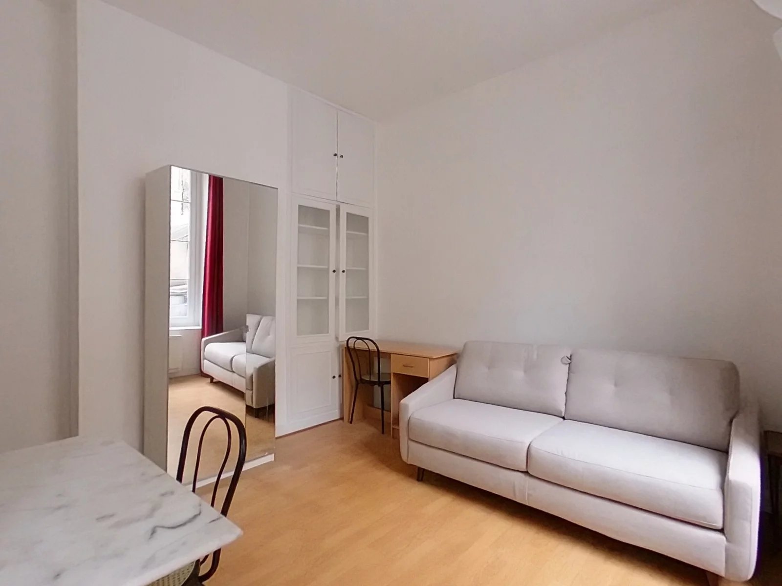 STUDIO MEUBLÉ - PARIS VI
