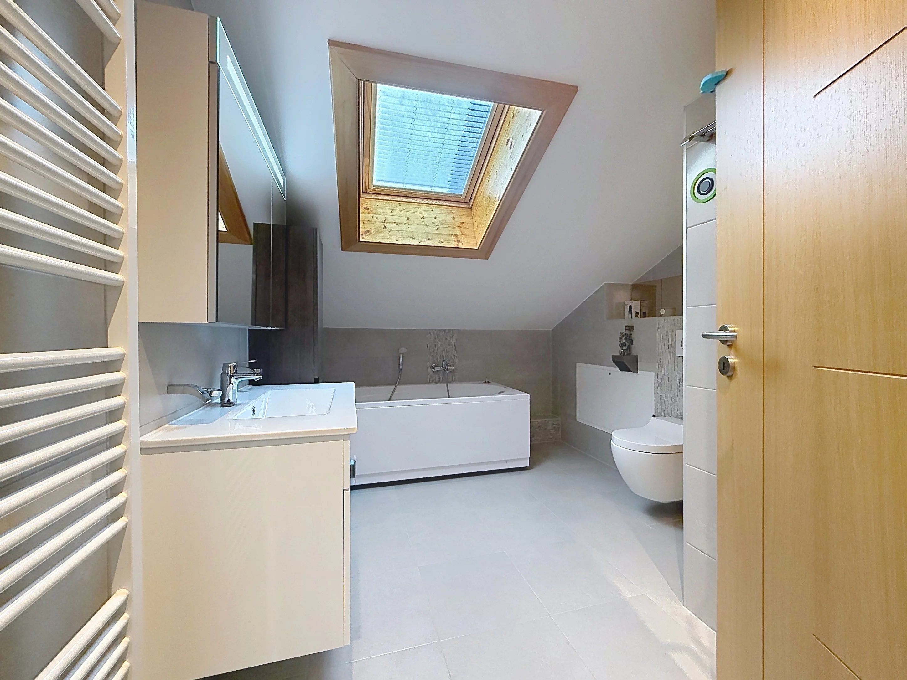 Exclusivité - Splendide maison de village rénovée, jardin et piscine