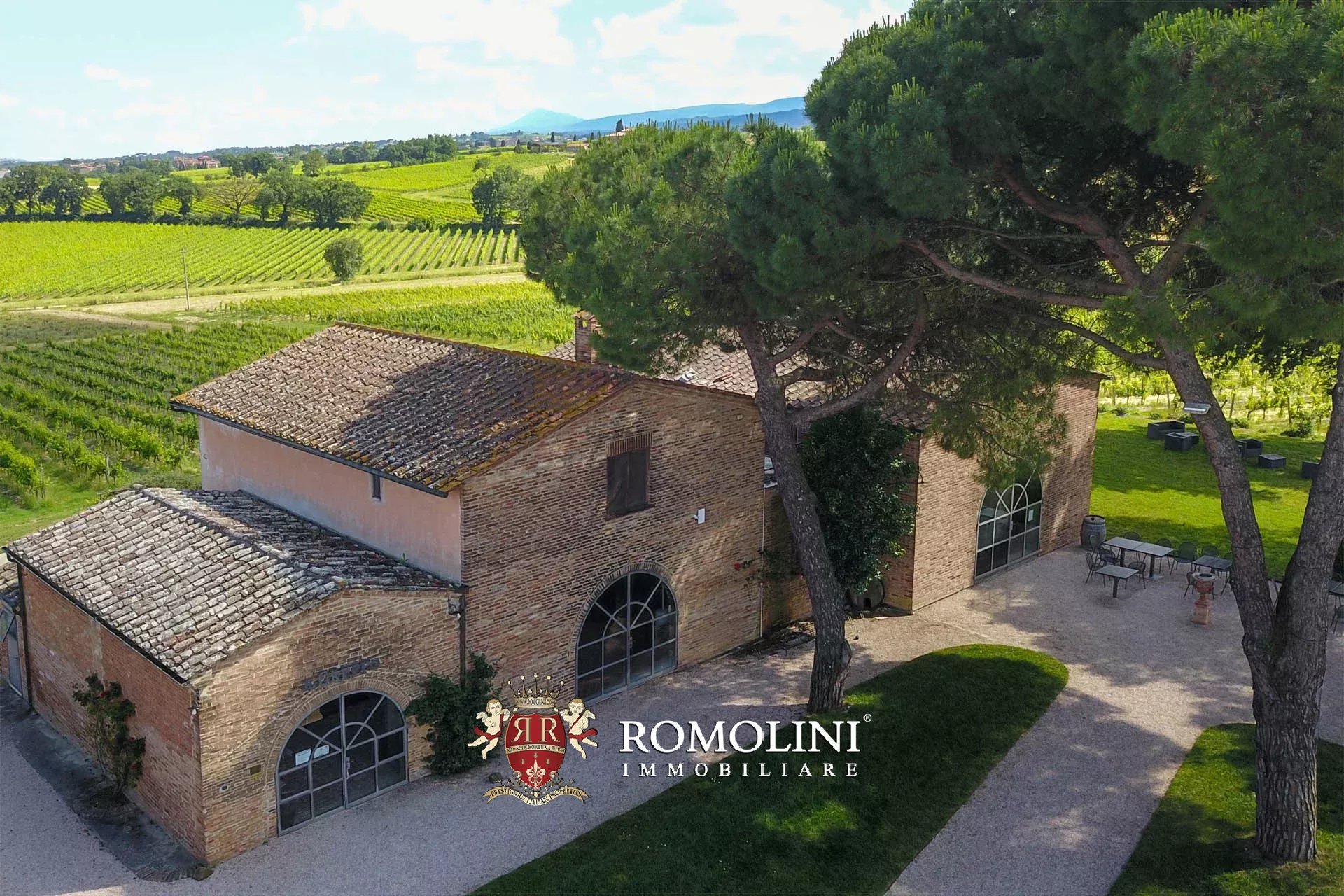 34 Bedroom Vineyard's Image 27