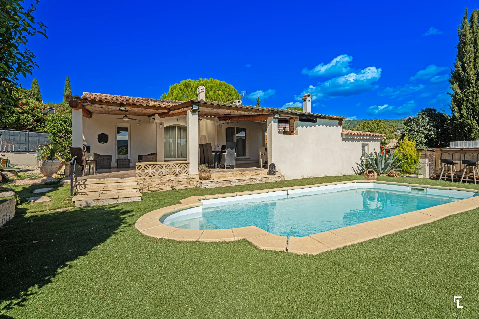 LA CONVIVIALITÉ - Maison T5 de 124m2 Plain Pied - Terrain 1000m2 - Piscine - 13011