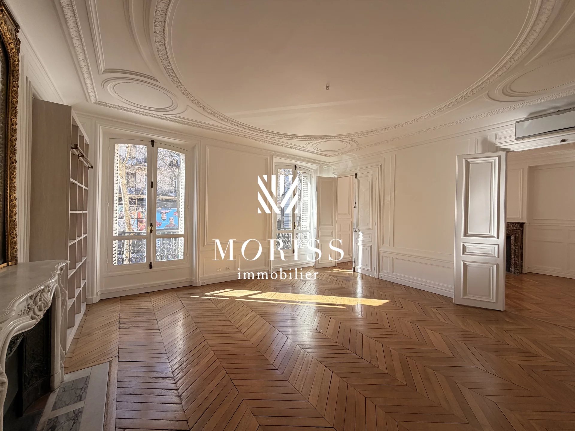 Paris 6 Appartement de 6 pièces de 212 m2 - Image Array