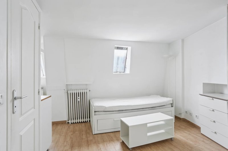 Paris 7 - Studio rue du bac - Dernier étage - Ascenseur - Calme et lumineux