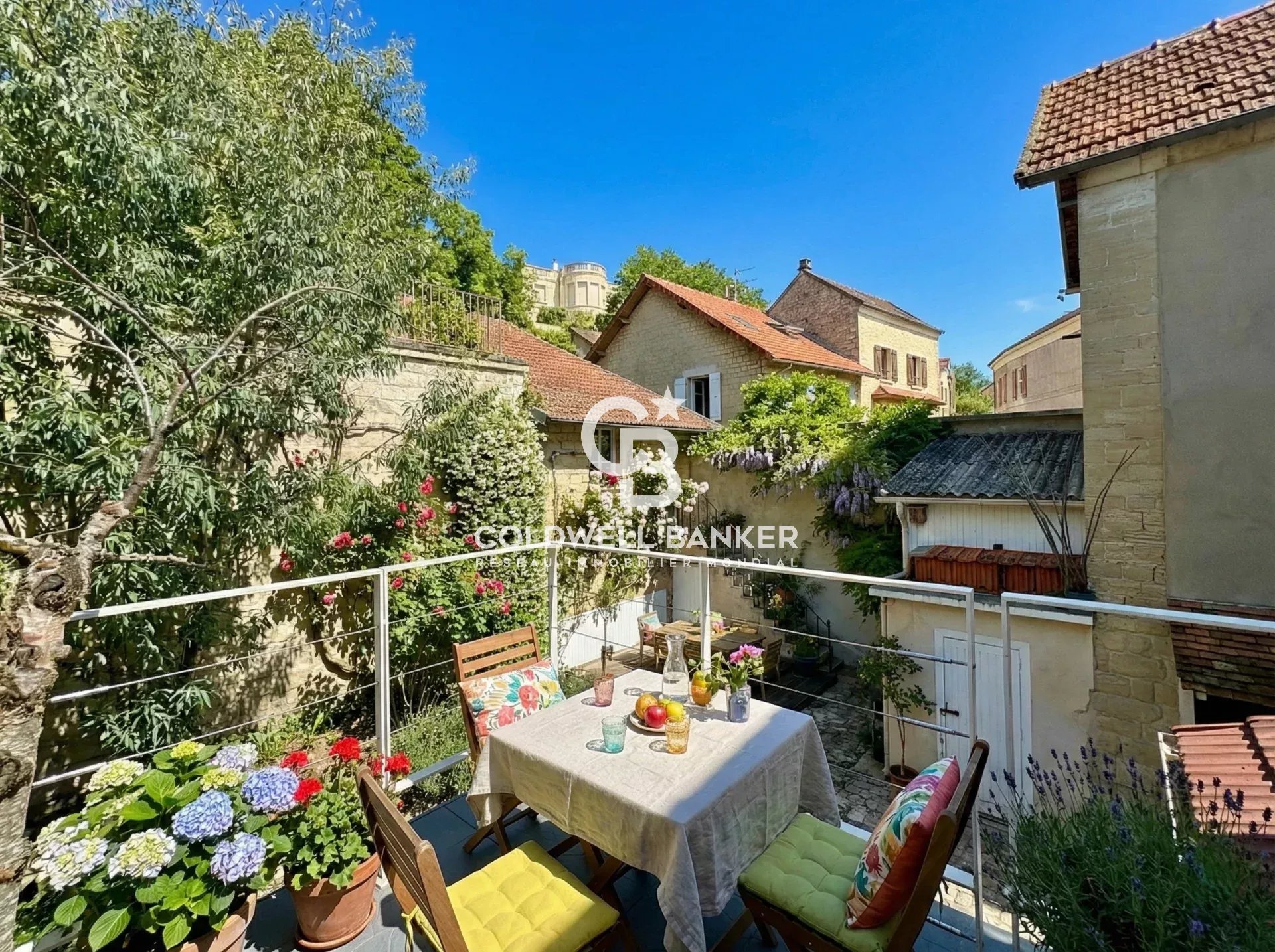 Vente authentique maison en pierre avec cour paysagée et vue panoramique - 78600 - Le Mesnil-Le-Roi