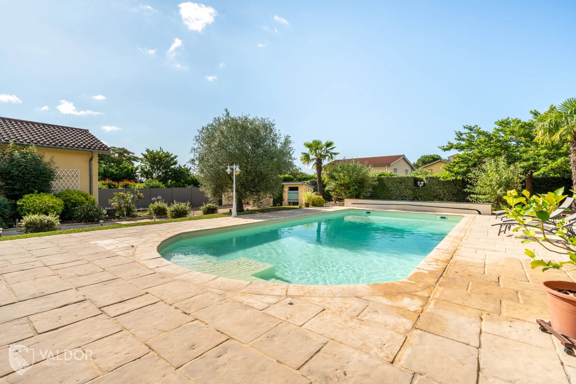 Villa d'environ 230 m² avec piscine