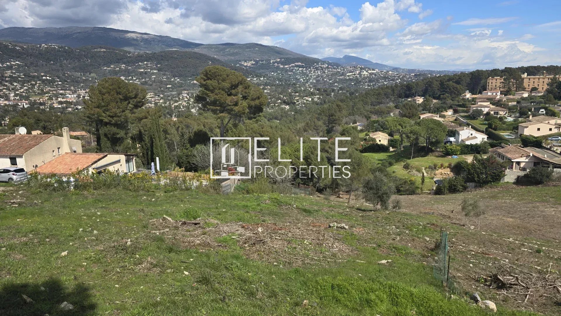TERRAIN CONSTRUCTIBLE DE 2140m² PEYMEINADE - Photo 3