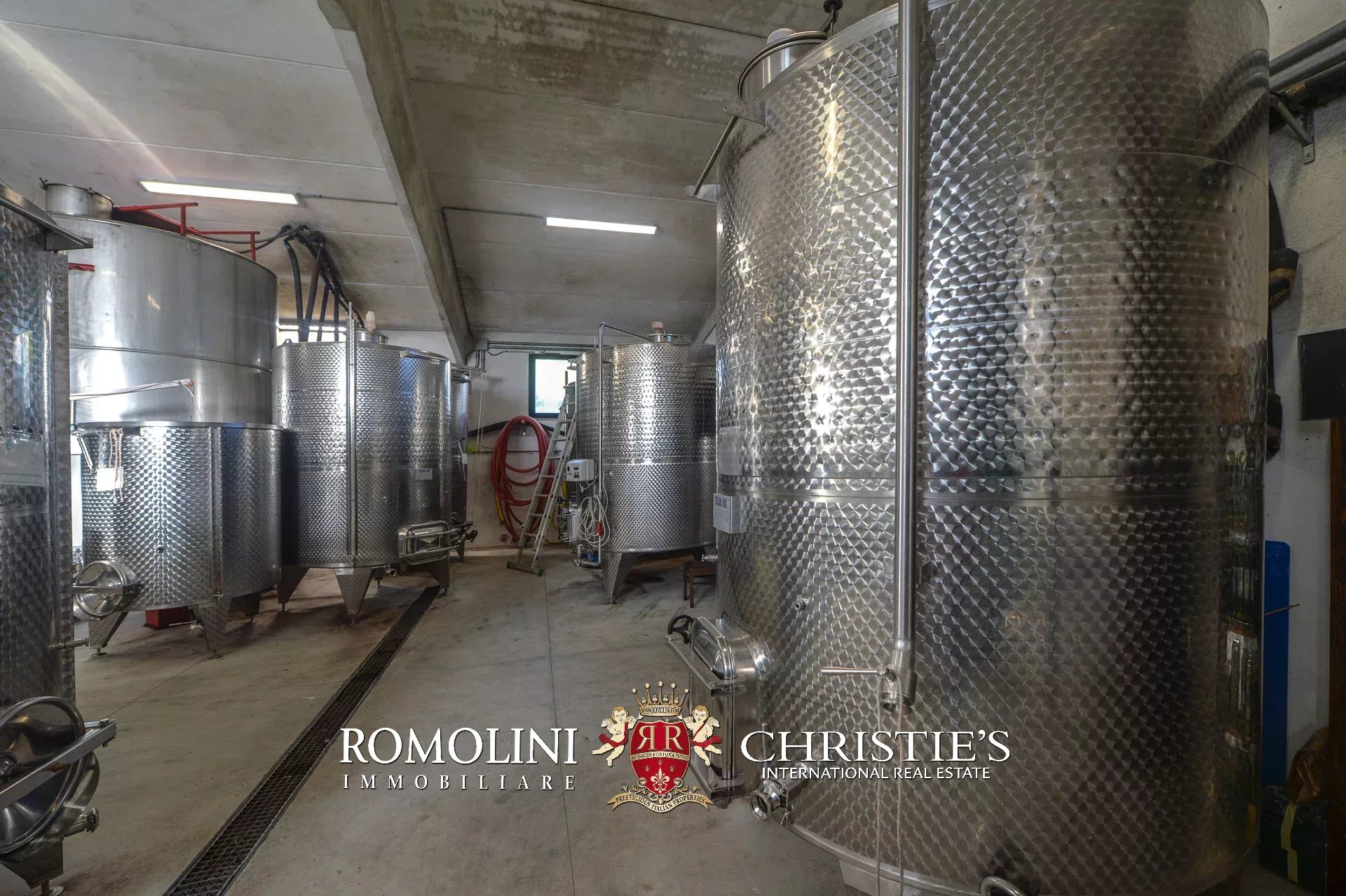6 Bedroom Vineyard's Image 17