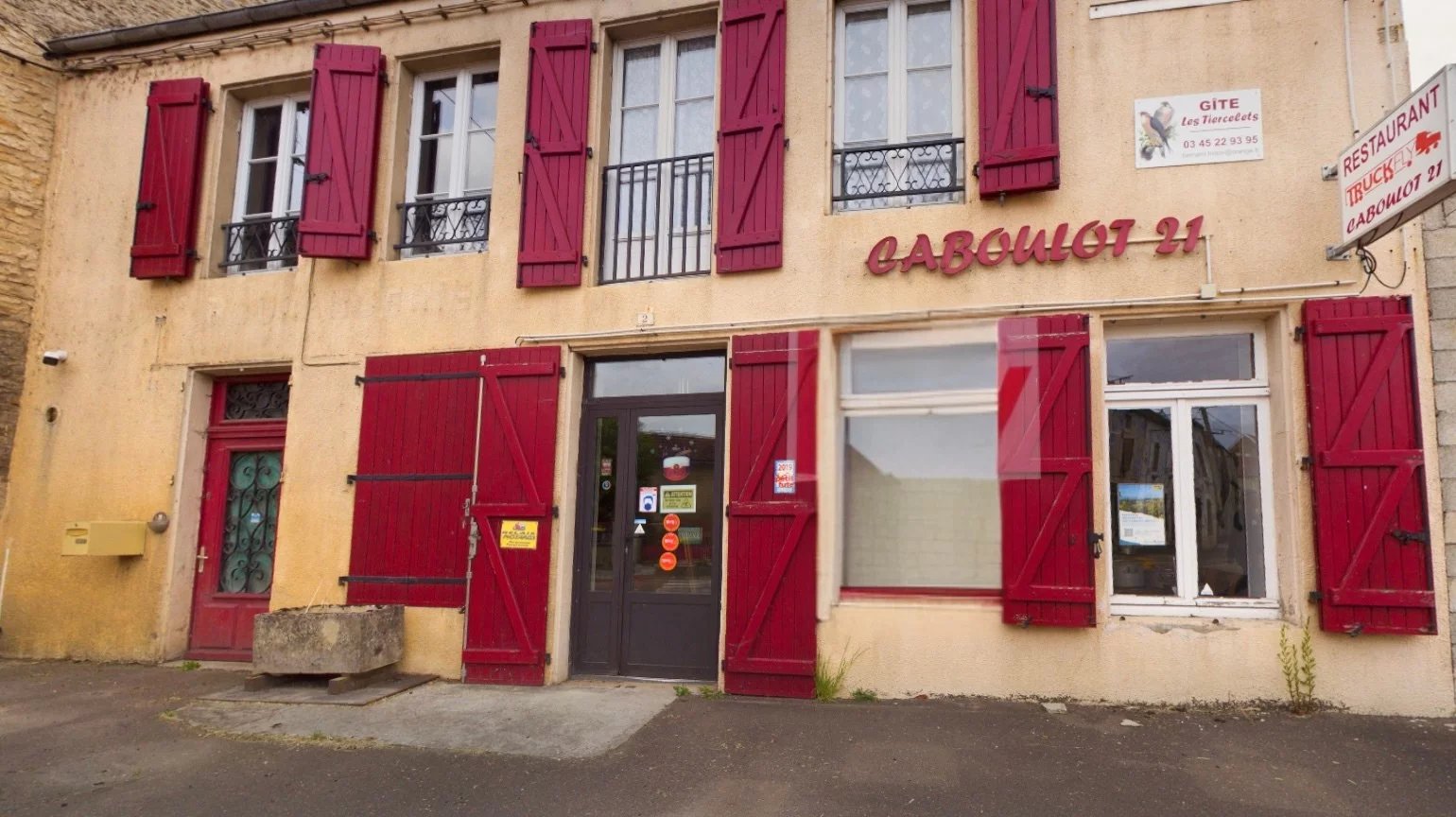 MAISON 10 PIÈCES AVEC TERRASSE GÎTE 6 CHAMBRES