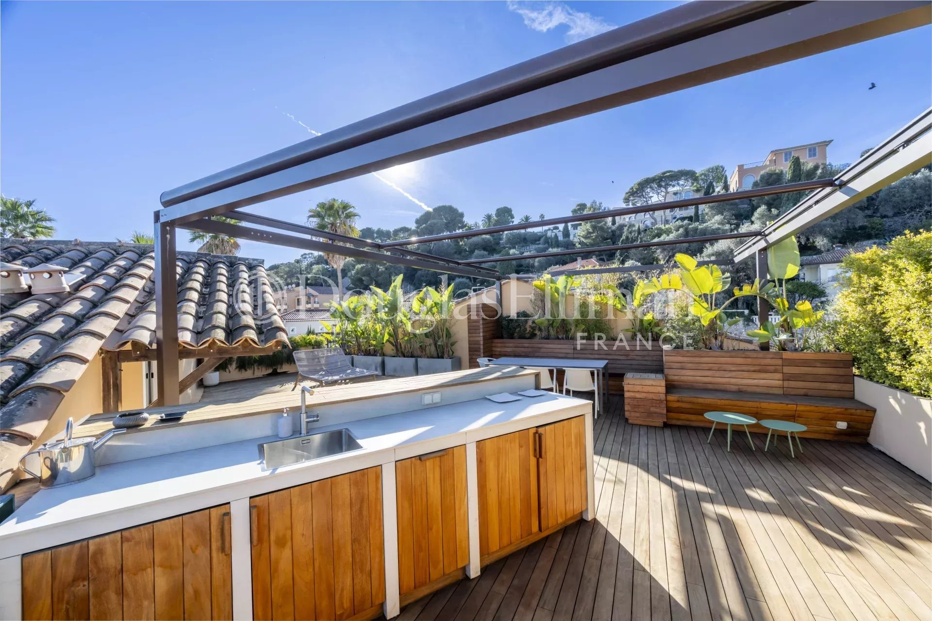 SAINT-JEAN-CAP-FERRAT - Superbe penthouse 101m2 à pied du village