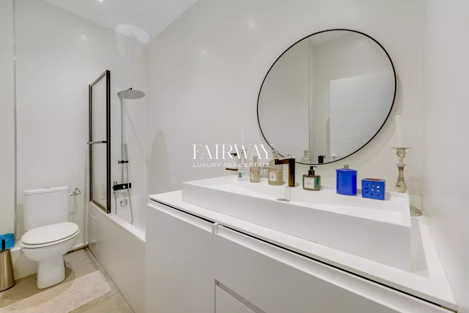 Appartement de standing de 110 m² avec 4 pièces rénovées au pied du parc Monceau – Paris 8e