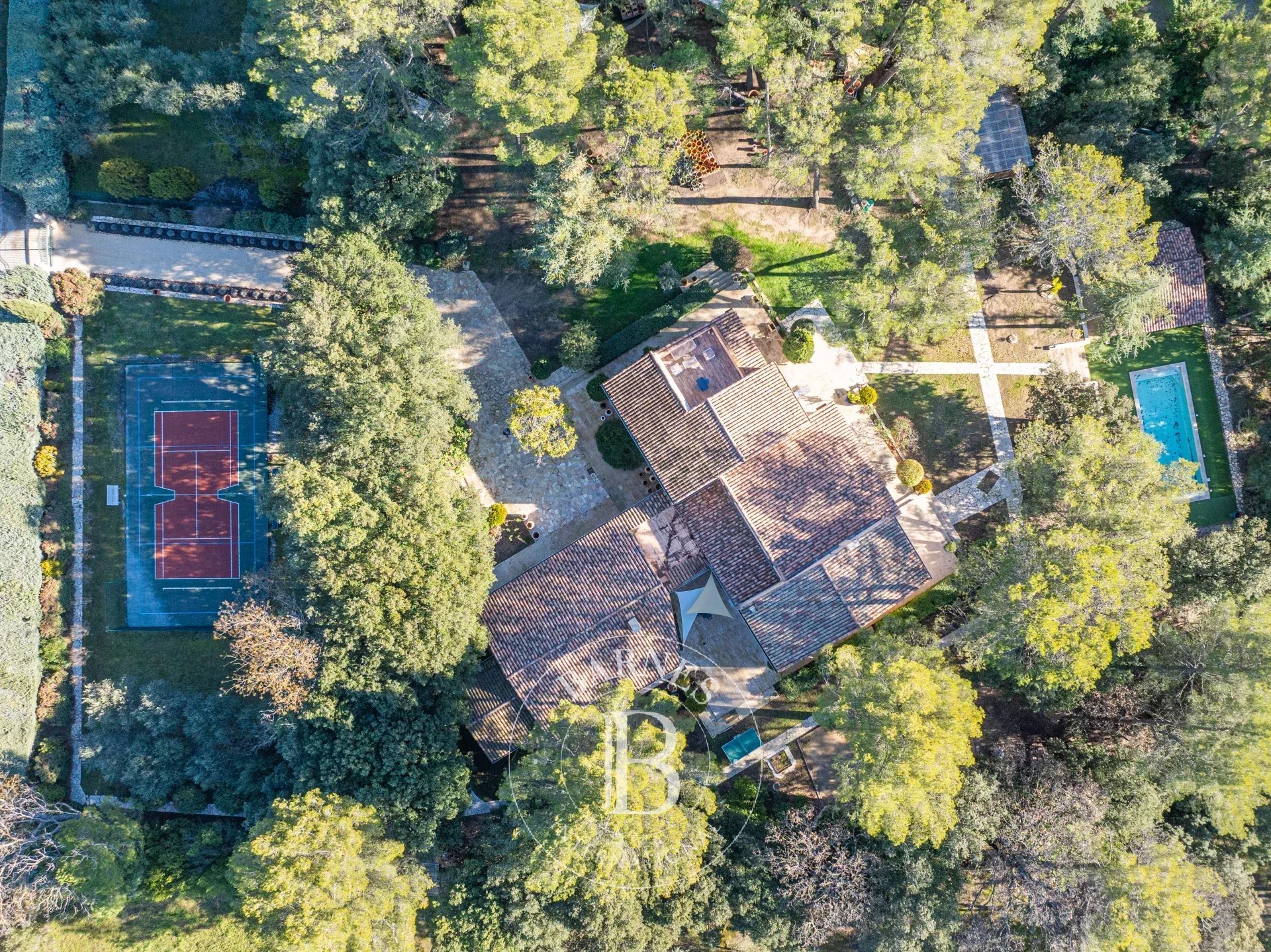 EXCLUSIVE - LA BASTIDE DE JOURDANS - HOUSE 376M² - 6 BEDROOMS - GARDEN 6300M² - POOL - TENNIS - picture 19