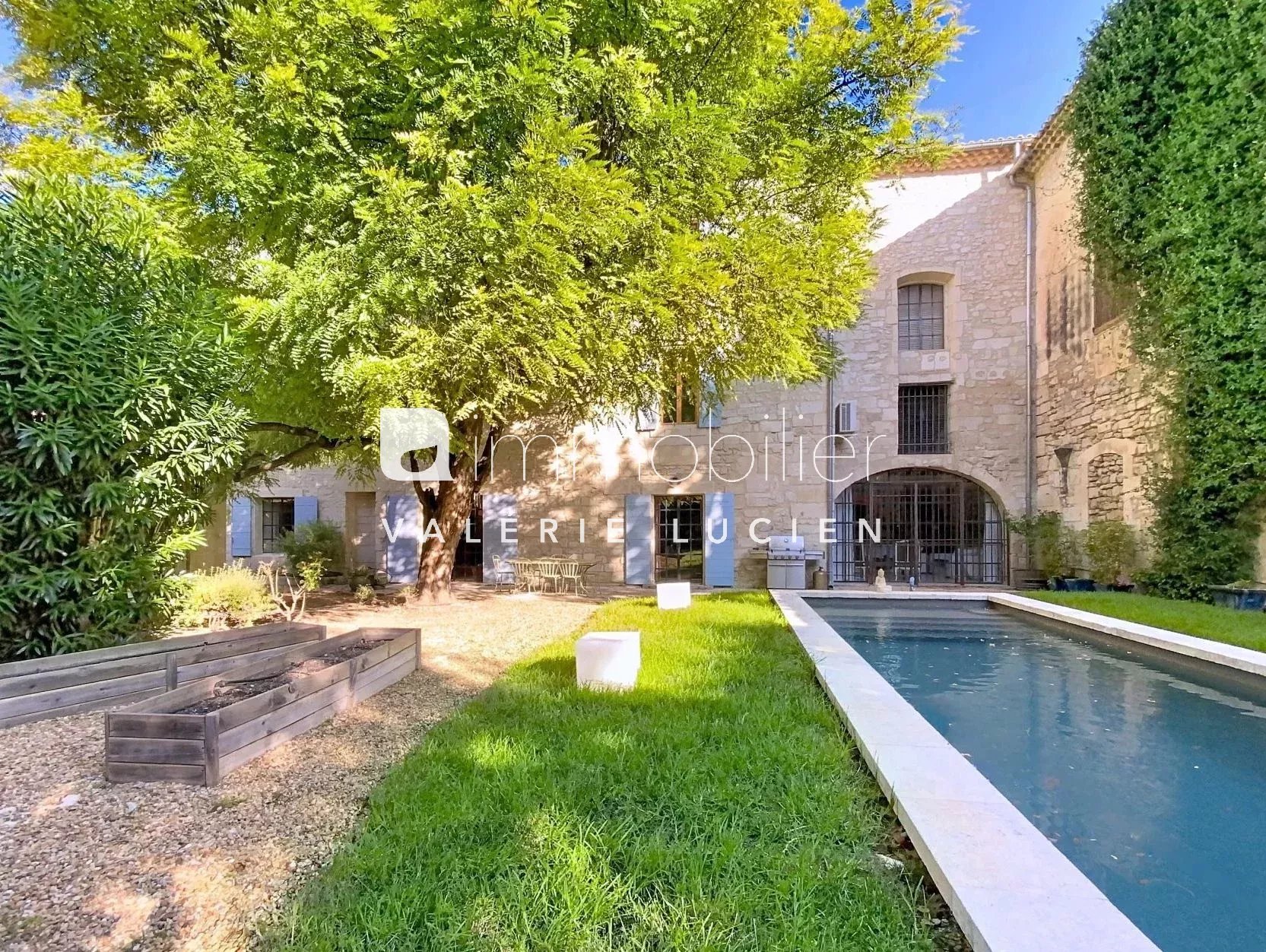Ancien monastère rénové, alliant charme et authenticité, avec piscine et jardin