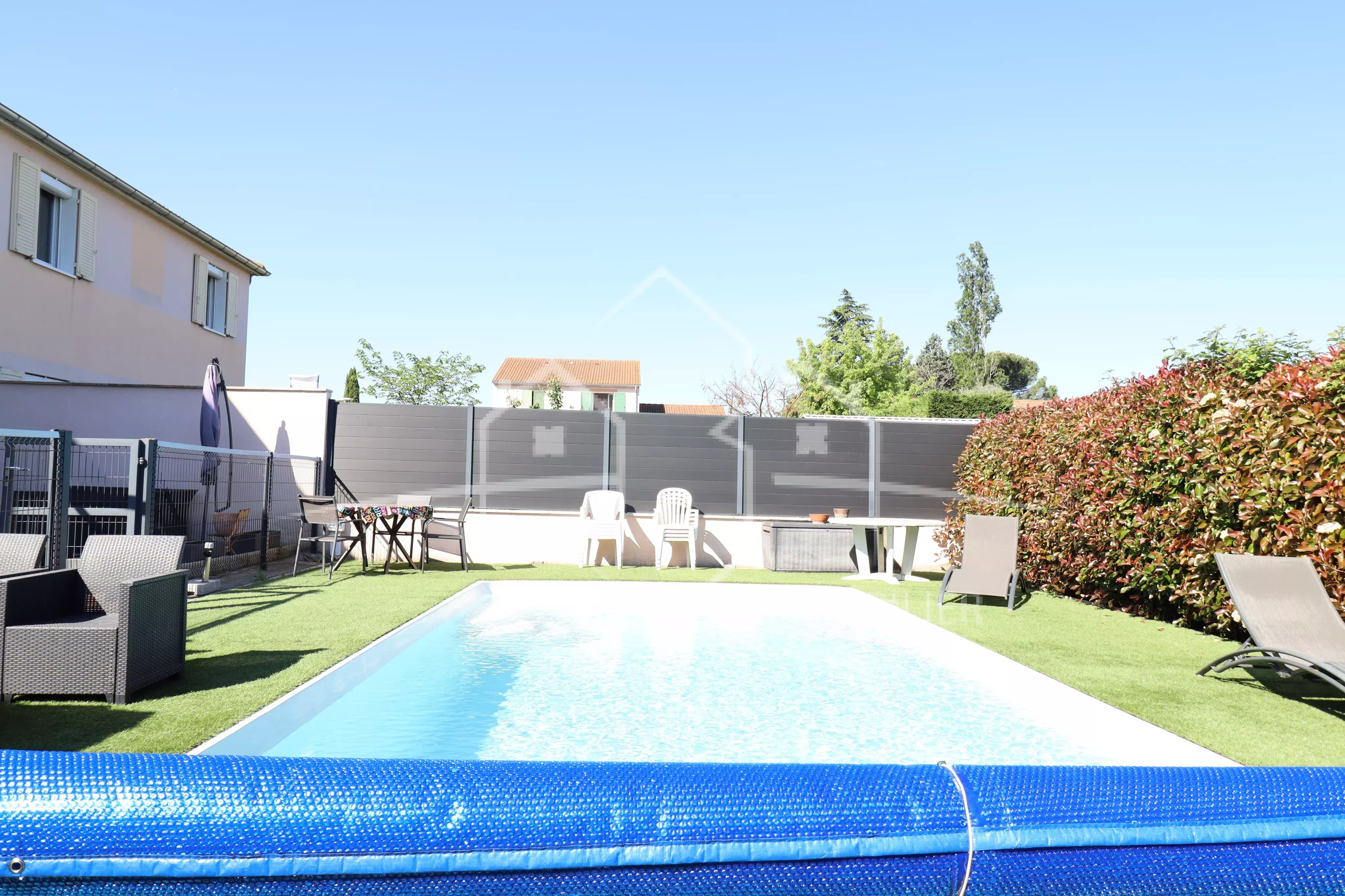 Maison familiale de 120 m² avec piscine à Saint-Maurice-l'Exil