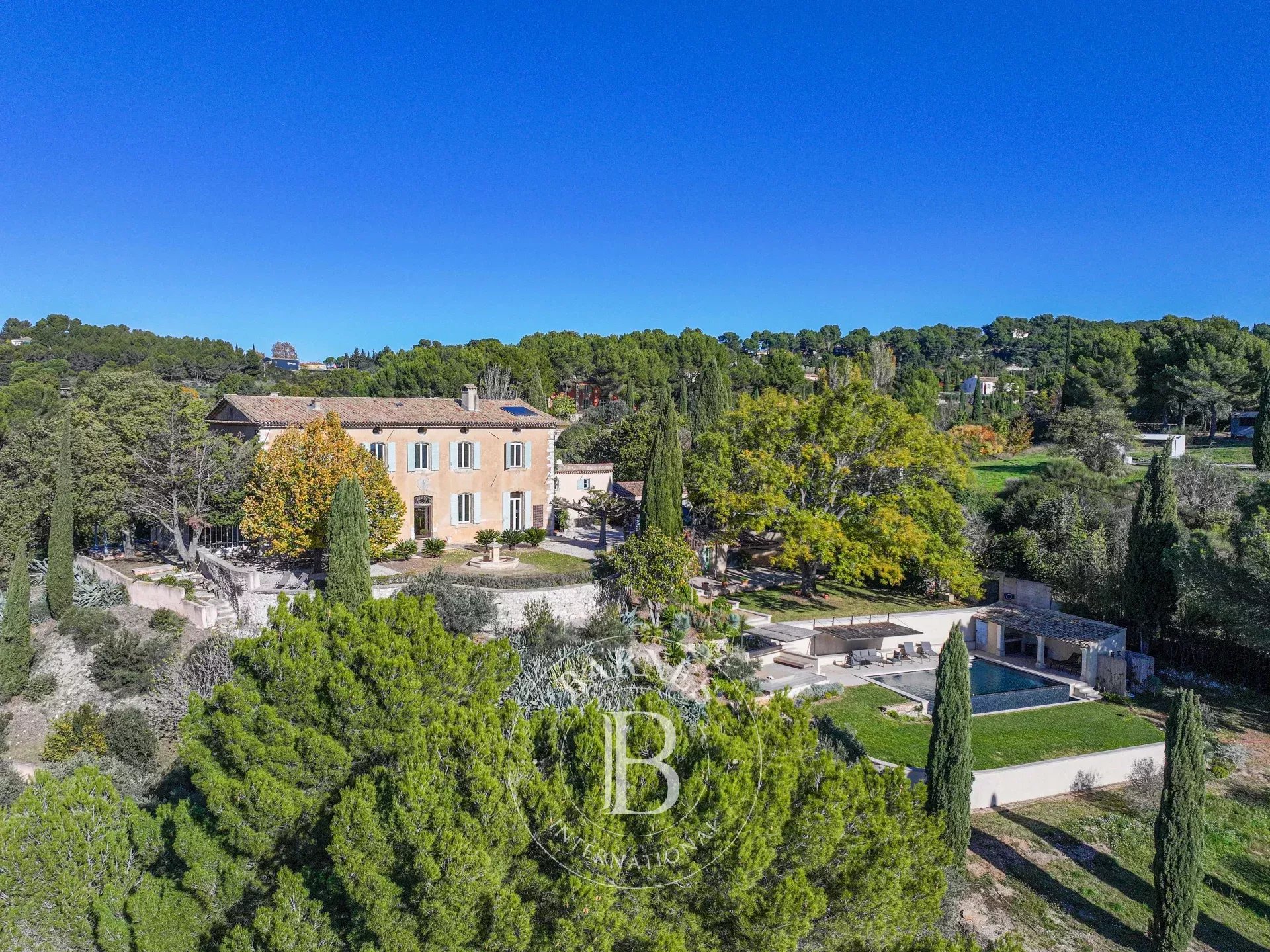 AIX EN PROVENCE - PROPRIETE D'EXCEPTION - RARE A LA VENTE - VUE PANORAMIQUE - 500m² (800m² surface totale) - 2,6 HECTARES - 3KM CENTRE VILLE