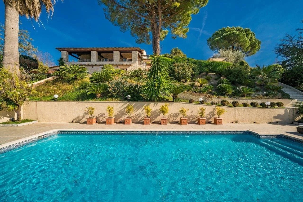  Image of Villa - 6 Bedrooms for Sale in Alpes-Maritimes-Saint-Paul-de-Vence-France, Image 16