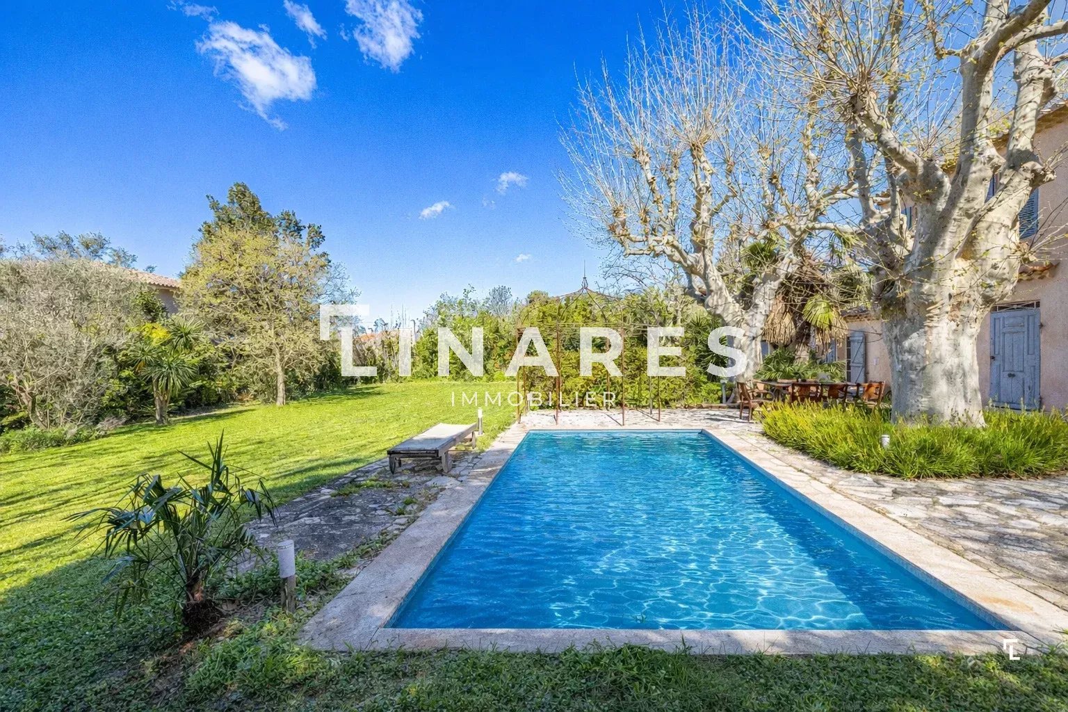 LA PROVENCALE - Villa T6 de 166m2 - Jardin 1500 m2- Stationnement - 13009 Le Cabot