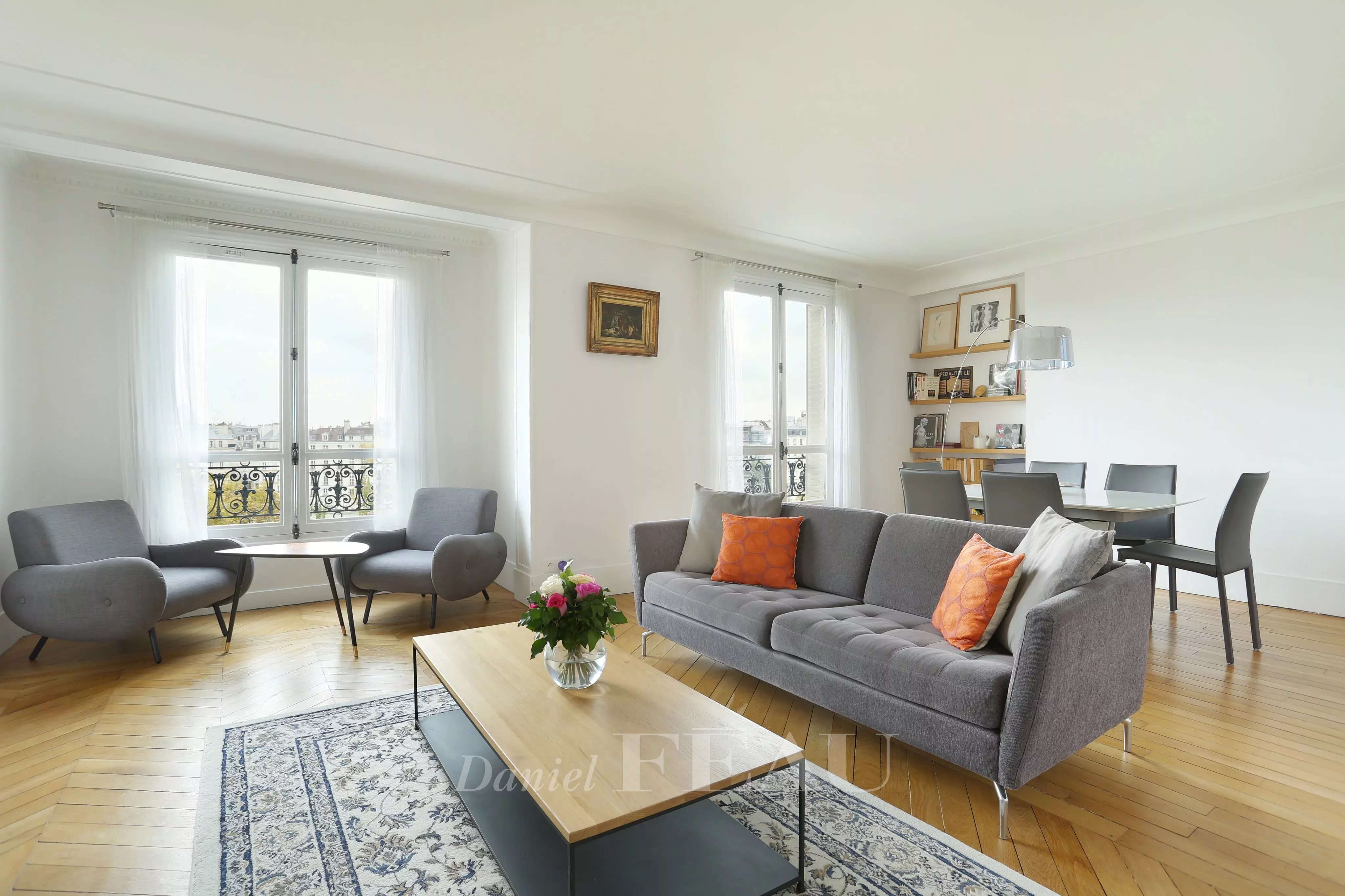 Living-room Natural light Wooden floor