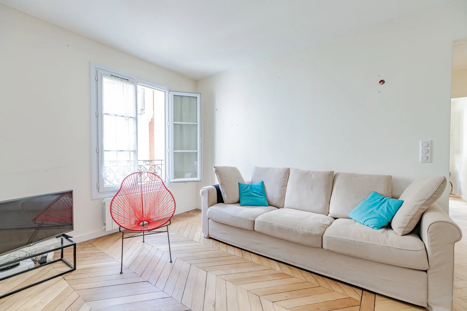 APPARTEMENT PROCHE MARTYRS REFAIT A NEUF
