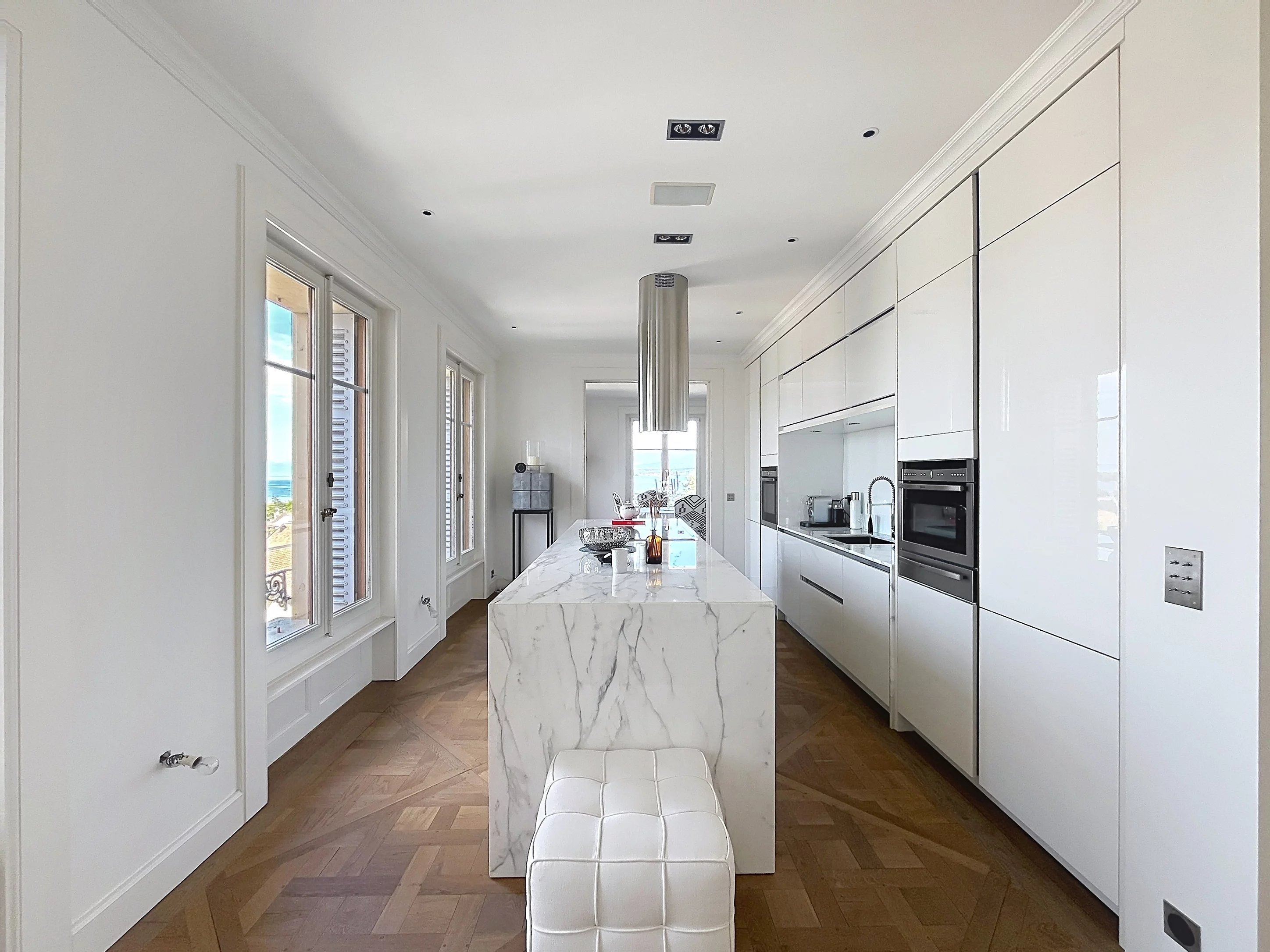 Elegant 4-Room Apartment with Lake View in Nyon