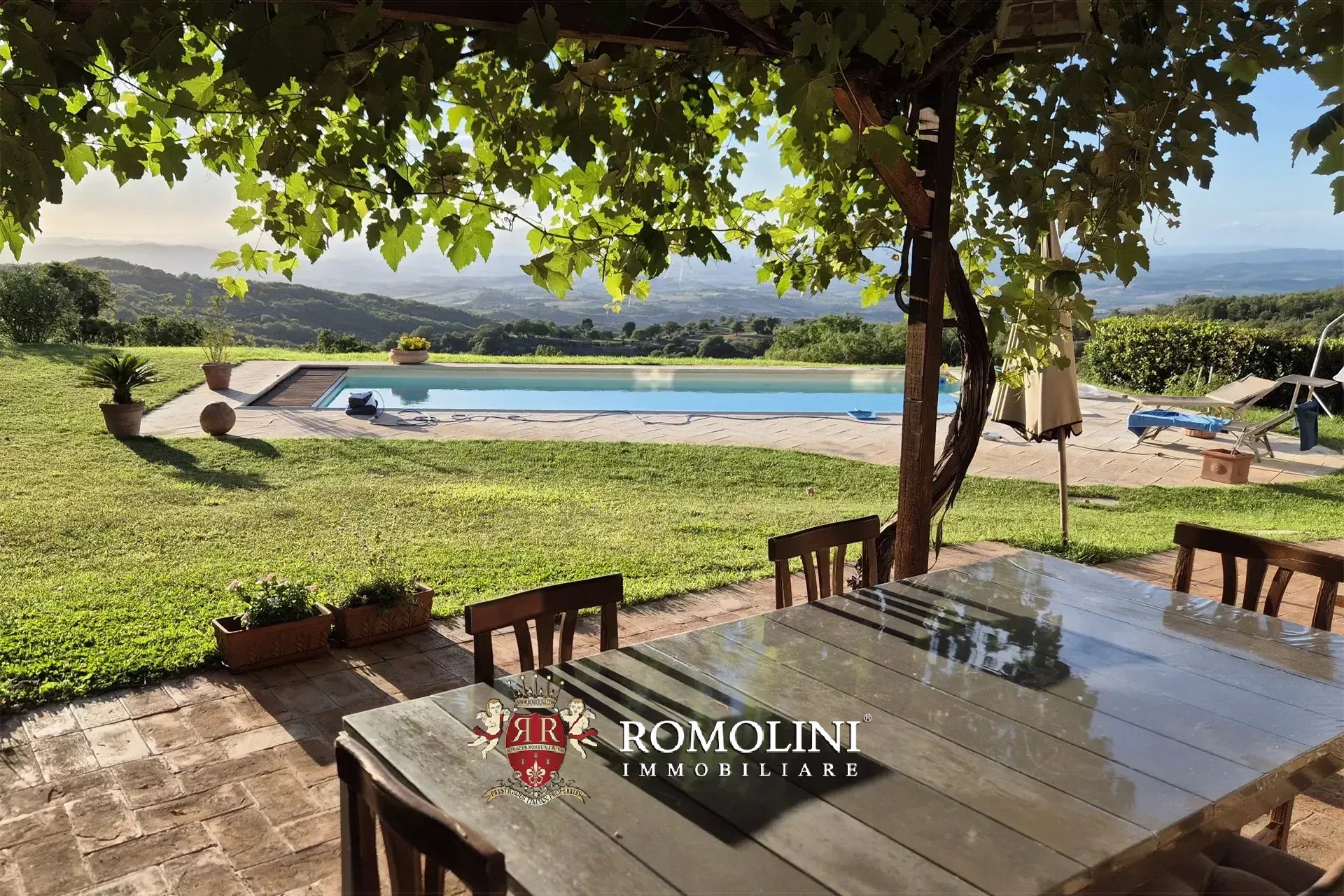 RUSTIC FARMHOUSE WITH POOL FOR SALE IN MOUNT AMIATA, MAREMMA