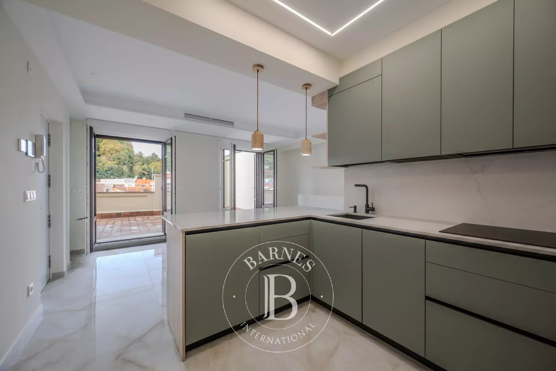 SAN SEBASTIÁN - Piso reformado con terraza en el corazón del Boulevard