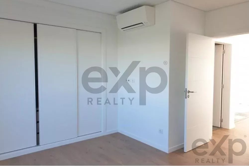 T2 with two terraces of 48 m² and 10 m², laundry, CE: A+, just 900 meters from Ericeira town center and the beach. 85948547 image 8